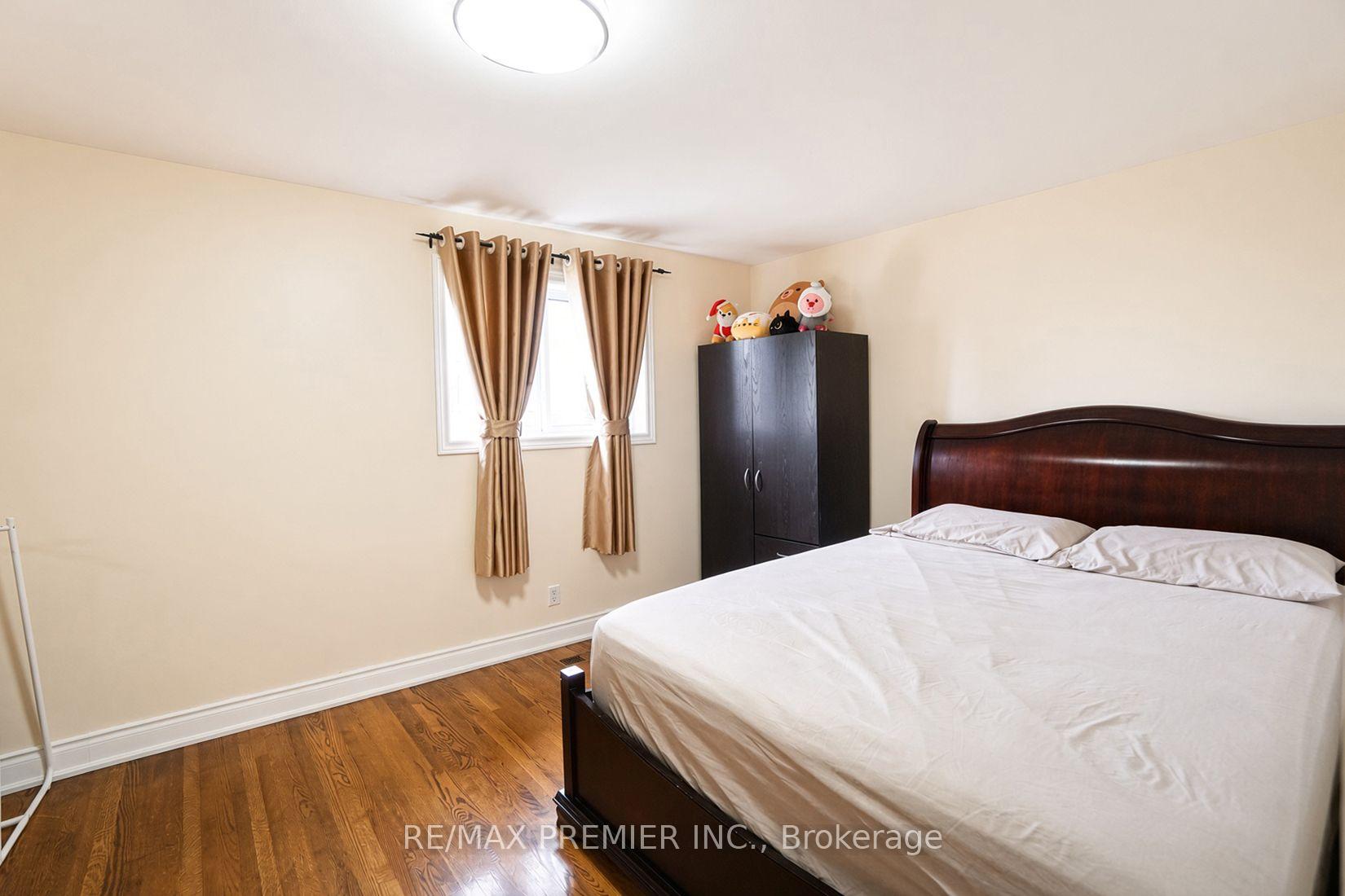 Photo 34 of 7 Artech Court, North York, Black Creek — HOMEH