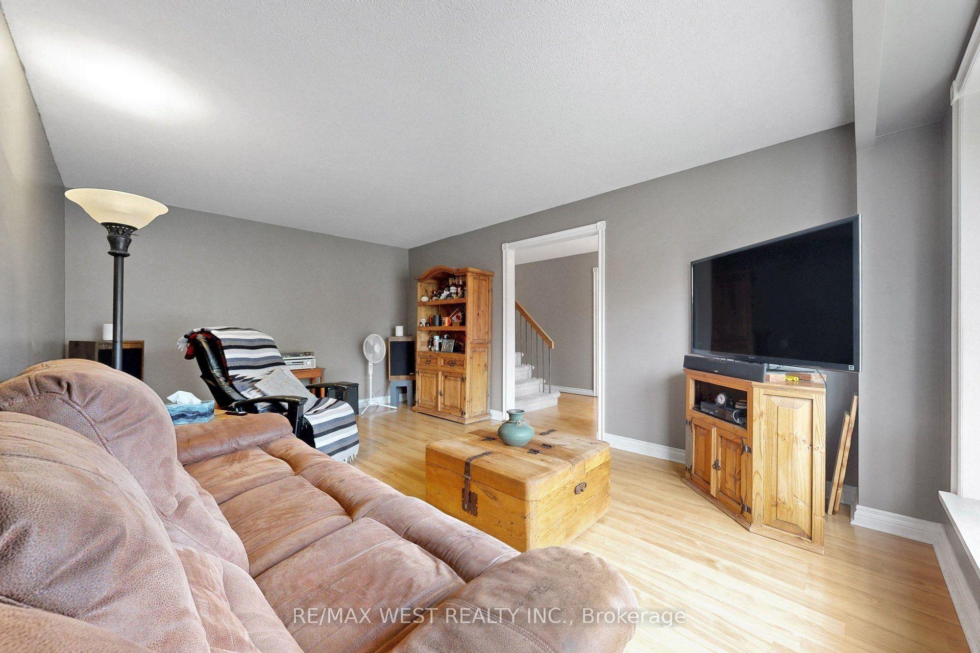 Photo 6 of 13 Mansfield Street, Brampton, Central Park — HOMEH