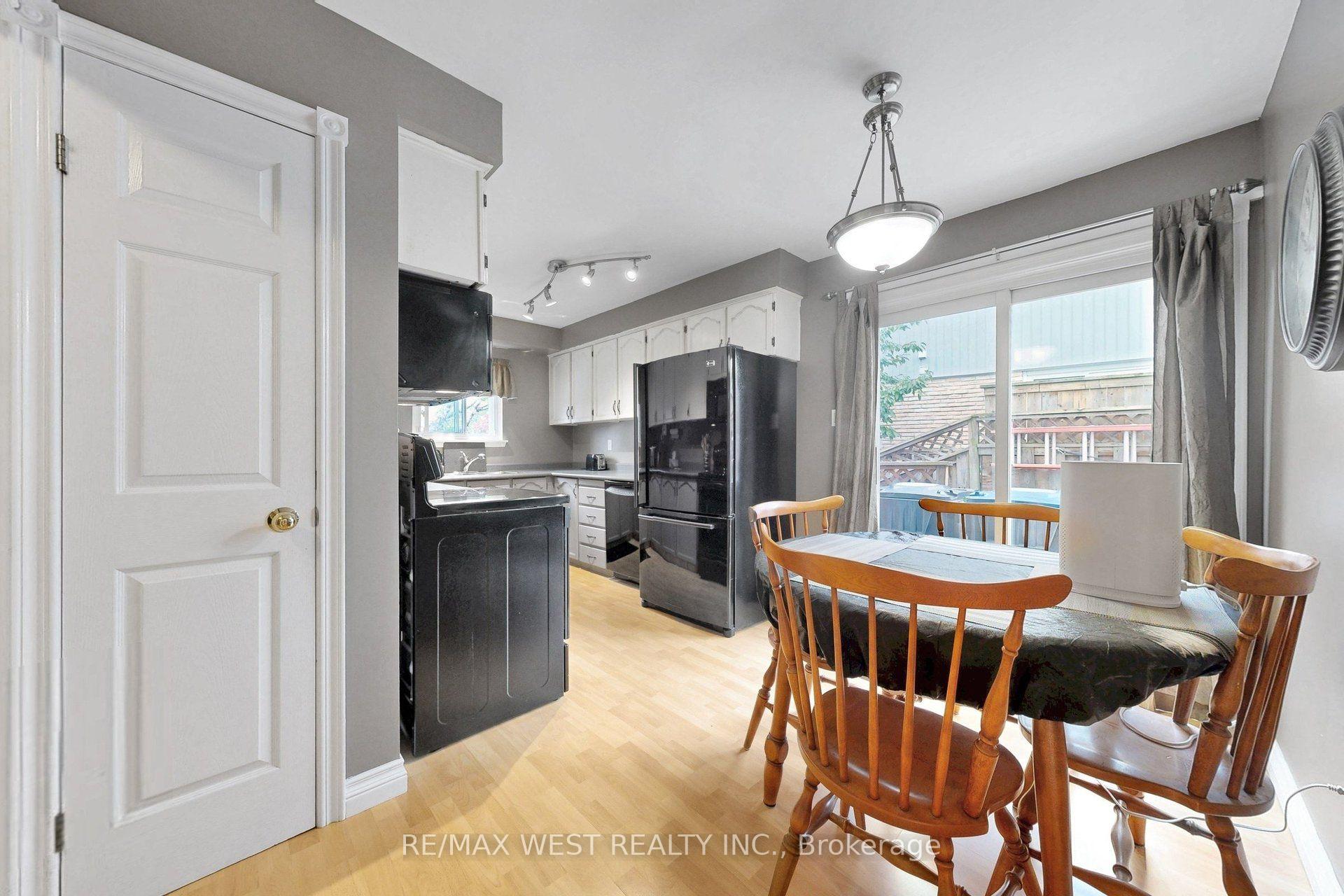 Photo 9 of 13 Mansfield Street, Brampton, Central Park — HOMEH