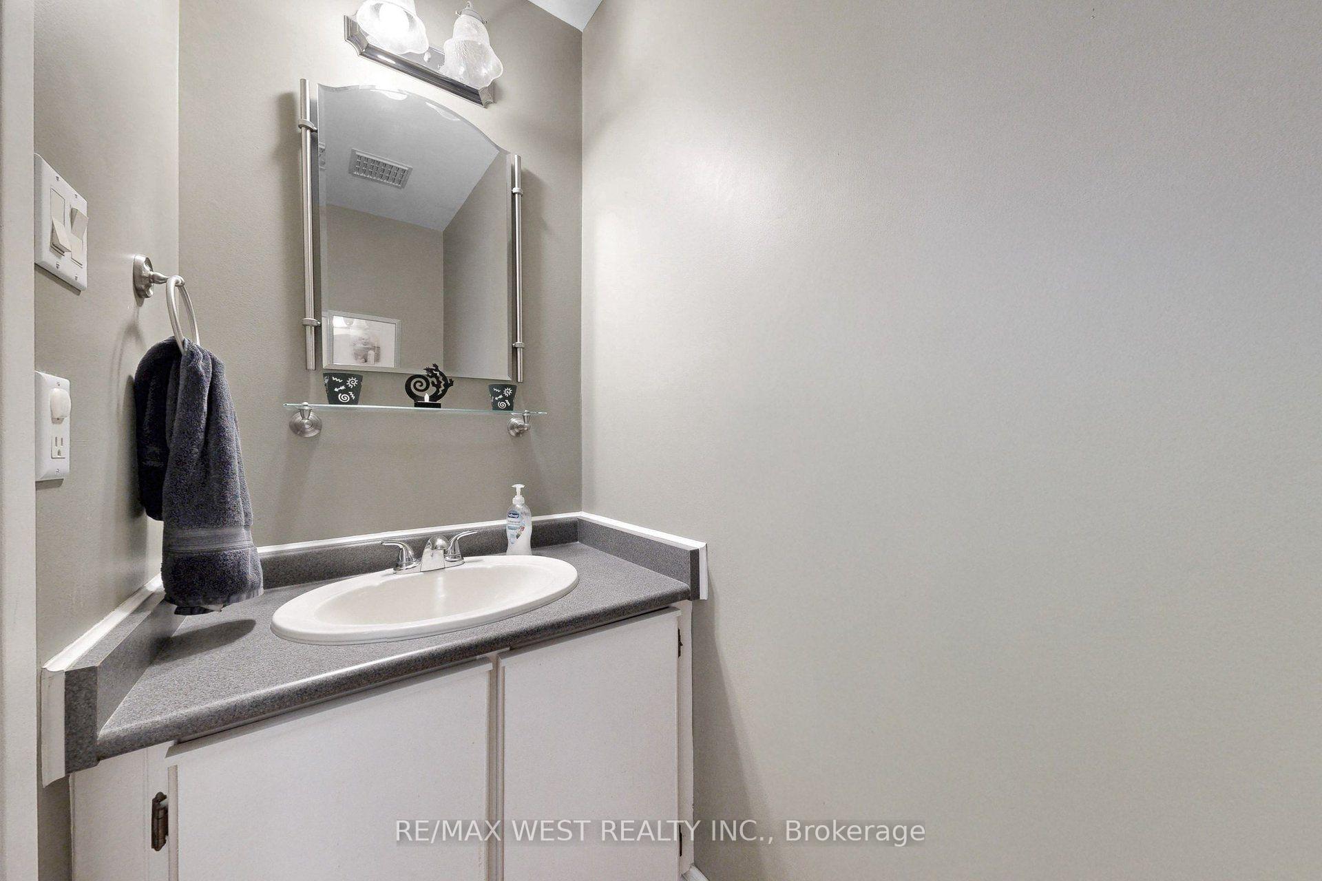 Photo 16 of 13 Mansfield Street, Brampton, Central Park — HOMEH