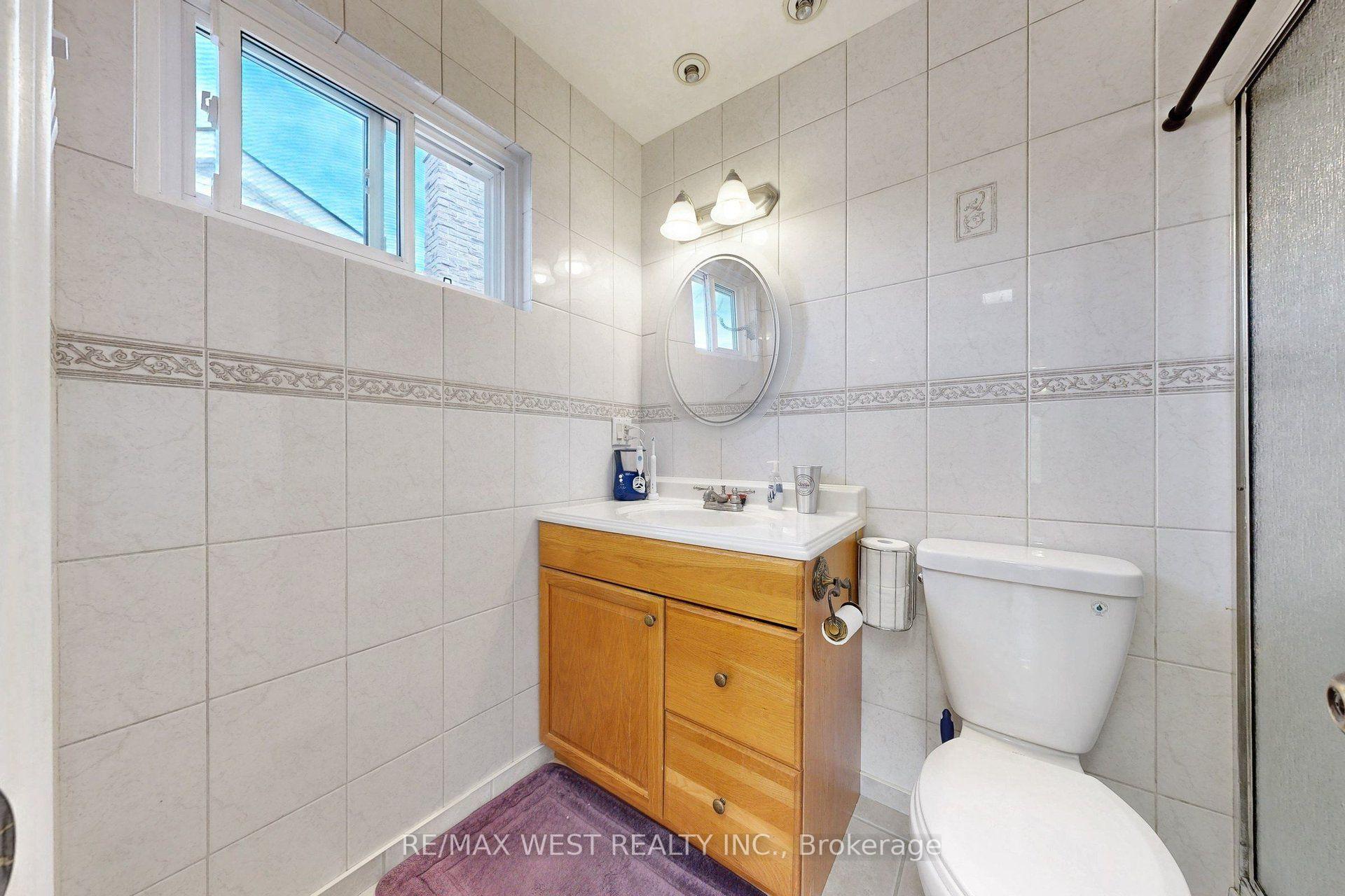 Photo 21 of 13 Mansfield Street, Brampton, Central Park — HOMEH