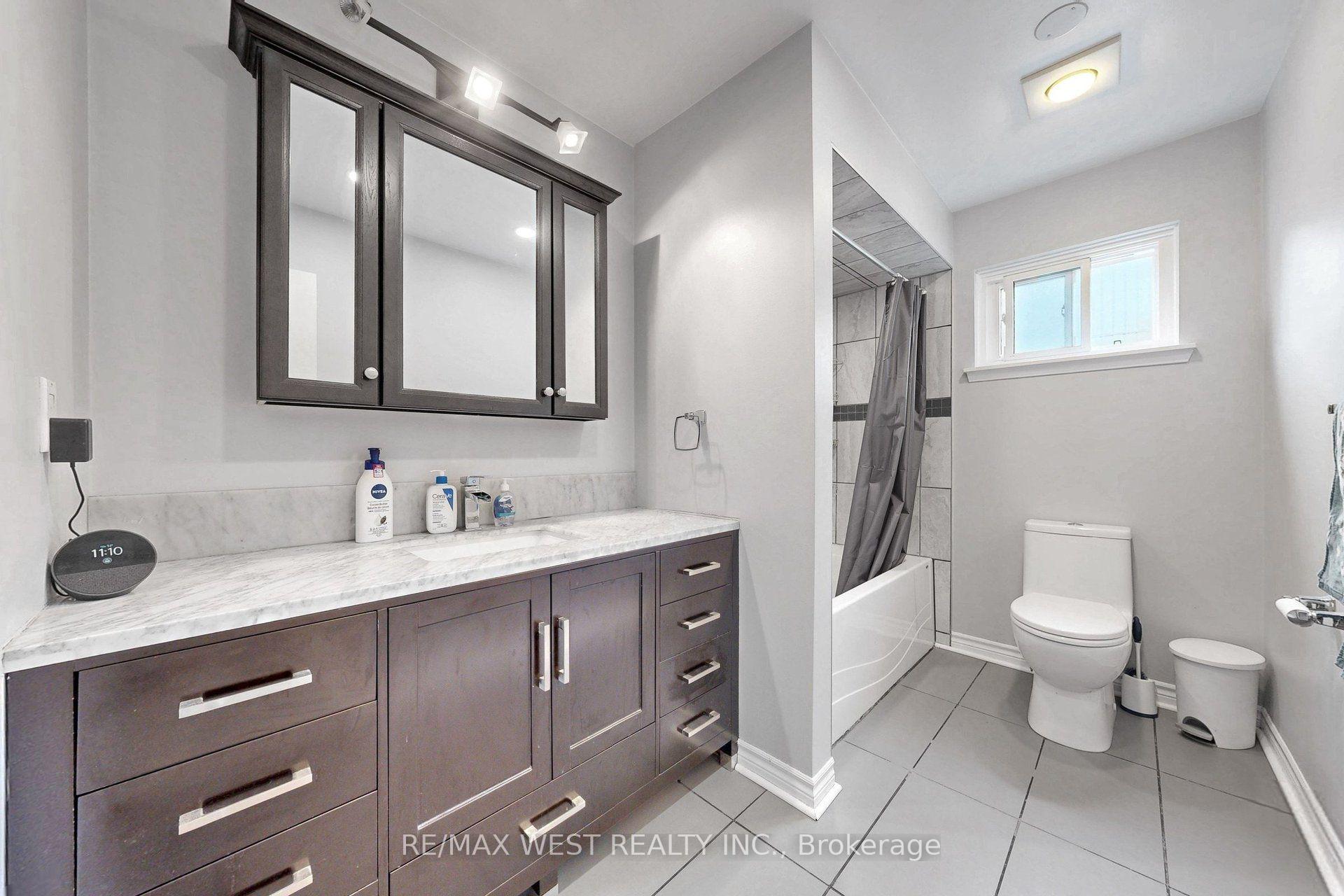 Photo 25 of 13 Mansfield Street, Brampton, Central Park — HOMEH
