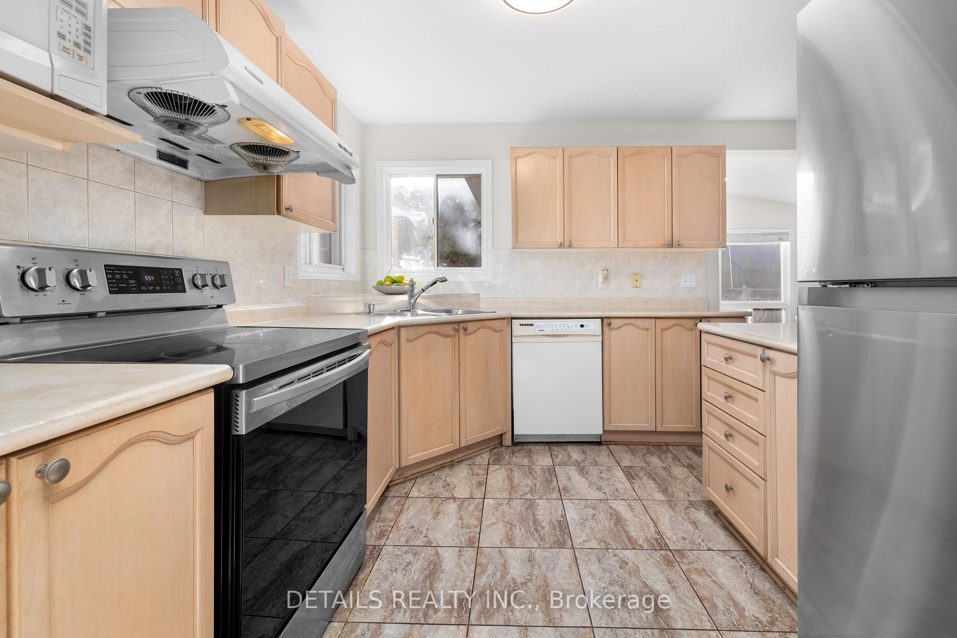 Photo 13 of 106 Woodgate Way, Ottawa, Barrhaven - Longfields — HOMEH