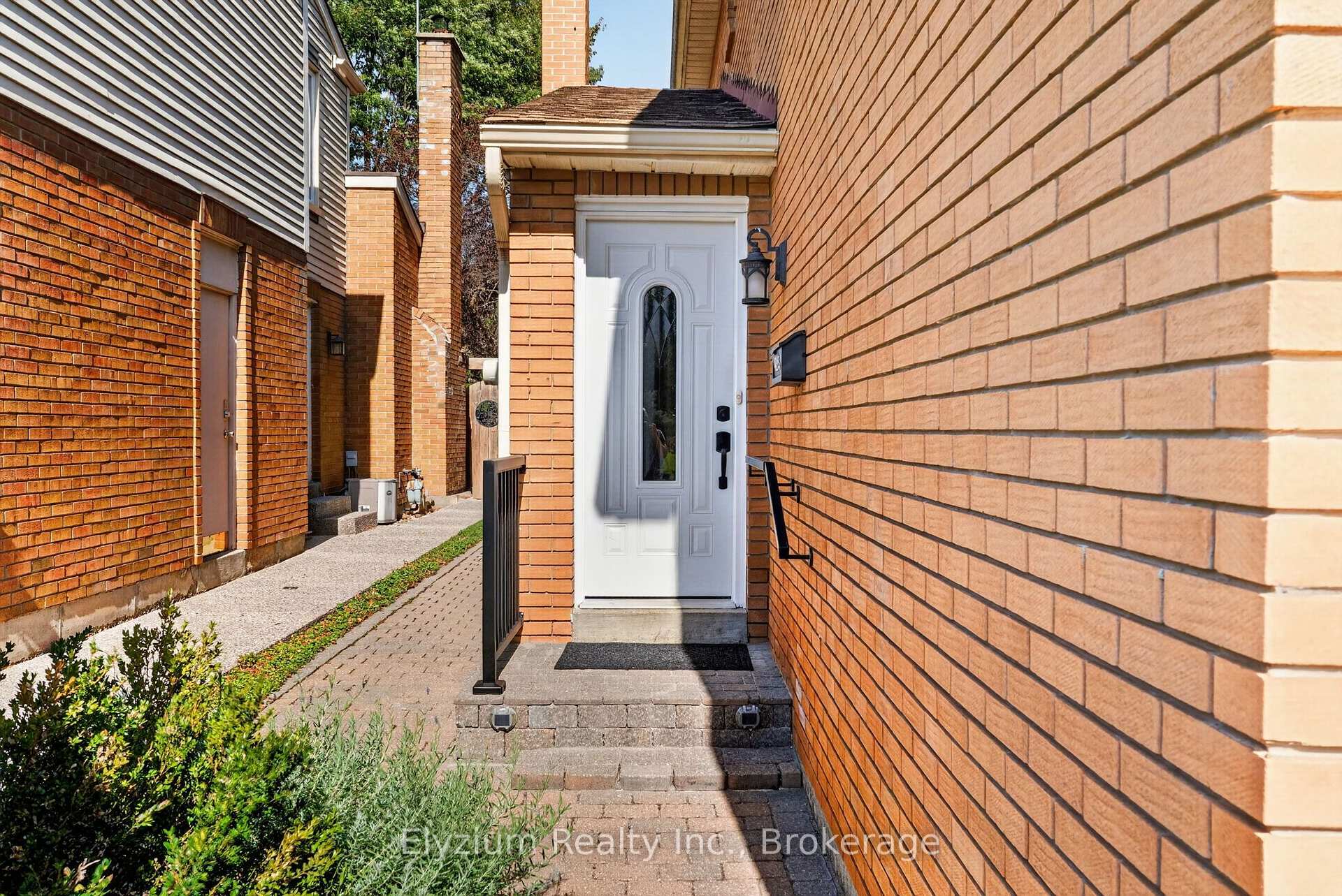 Photo 2 of 4193 Martlen Crescent, Mississauga, Erin Mills — HOMEH