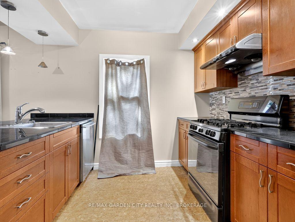 Photo 18 of 15 Rodman Street, St. Catharines, Downtown — HOMEH