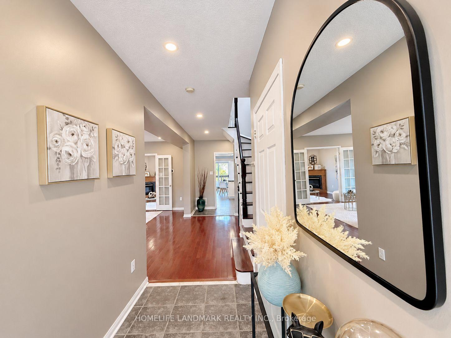 Photo 2 of 813 Stonehaven Avenue, Newmarket, Stonehaven-Wyndham — HOMEH