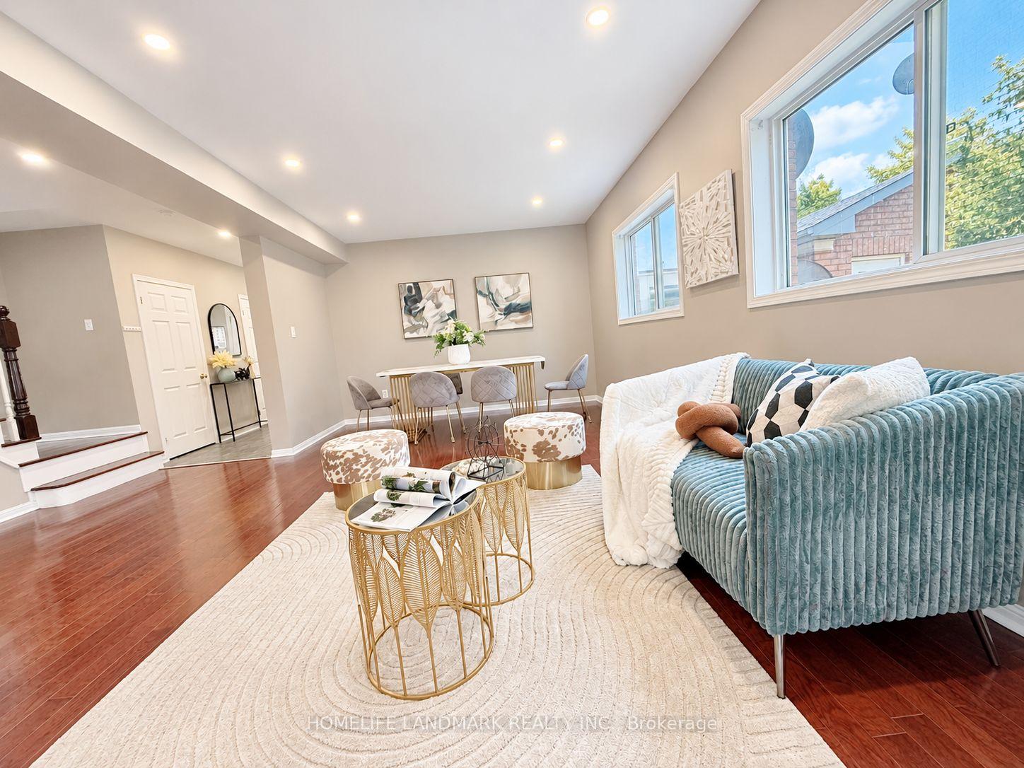 Photo 3 of 813 Stonehaven Avenue, Newmarket, Stonehaven-Wyndham — HOMEH