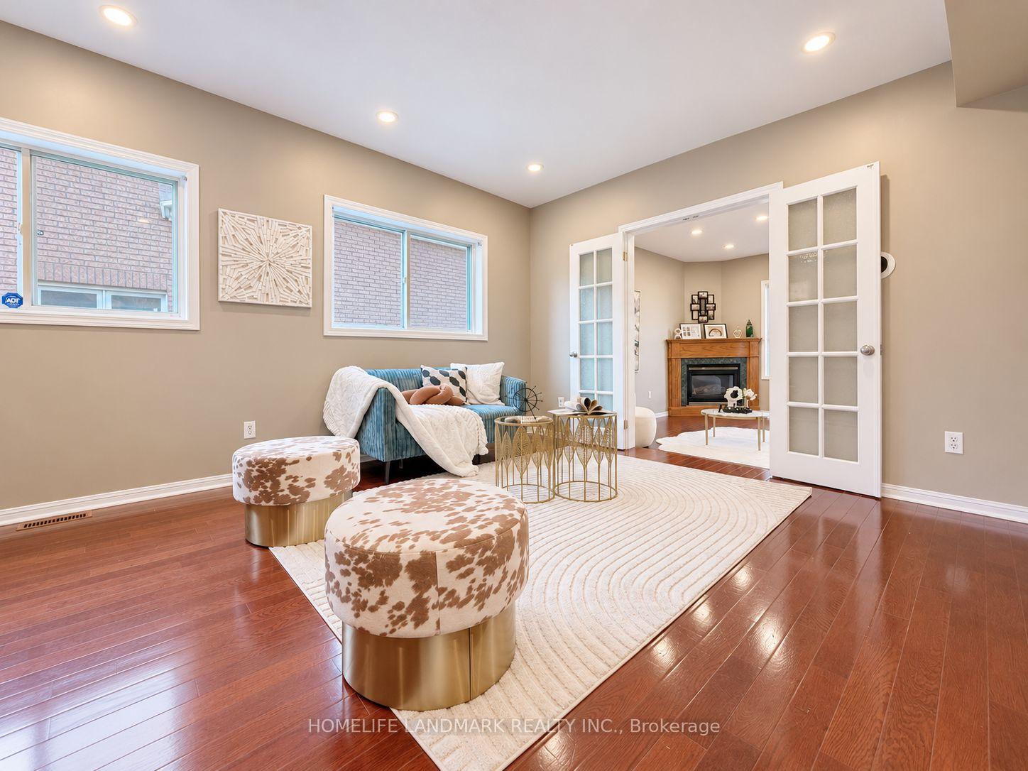 Photo 4 of 813 Stonehaven Avenue, Newmarket, Stonehaven-Wyndham — HOMEH