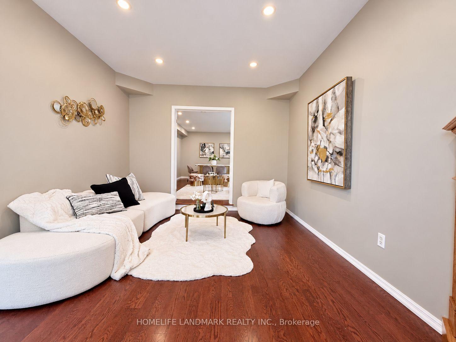 Photo 5 of 813 Stonehaven Avenue, Newmarket, Stonehaven-Wyndham — HOMEH