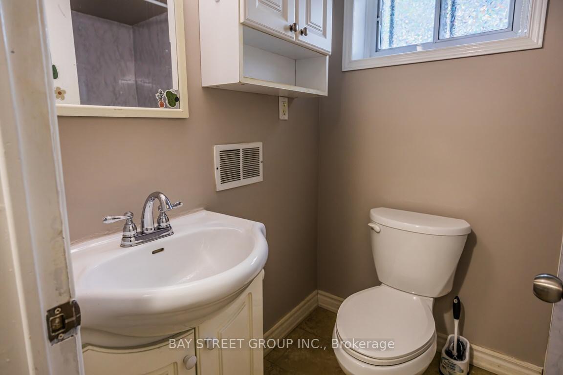 Photo 5 of Unit Lower Level, 12 Craigmore Crescent, North York, Willowdale East — HOMEH