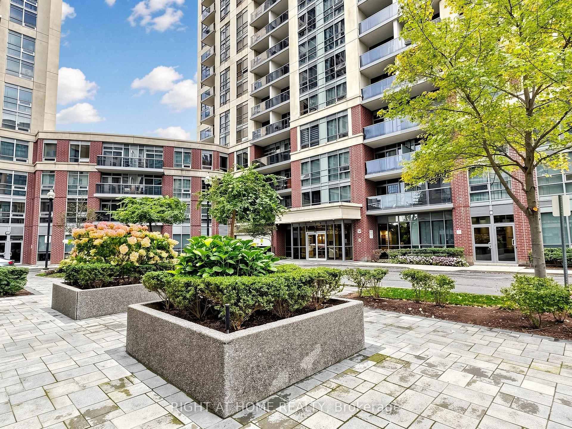 Photo 3 of Unit 1609, 1 Michael Power Place, Etobicoke, Islington-City Centre West — HOMEH