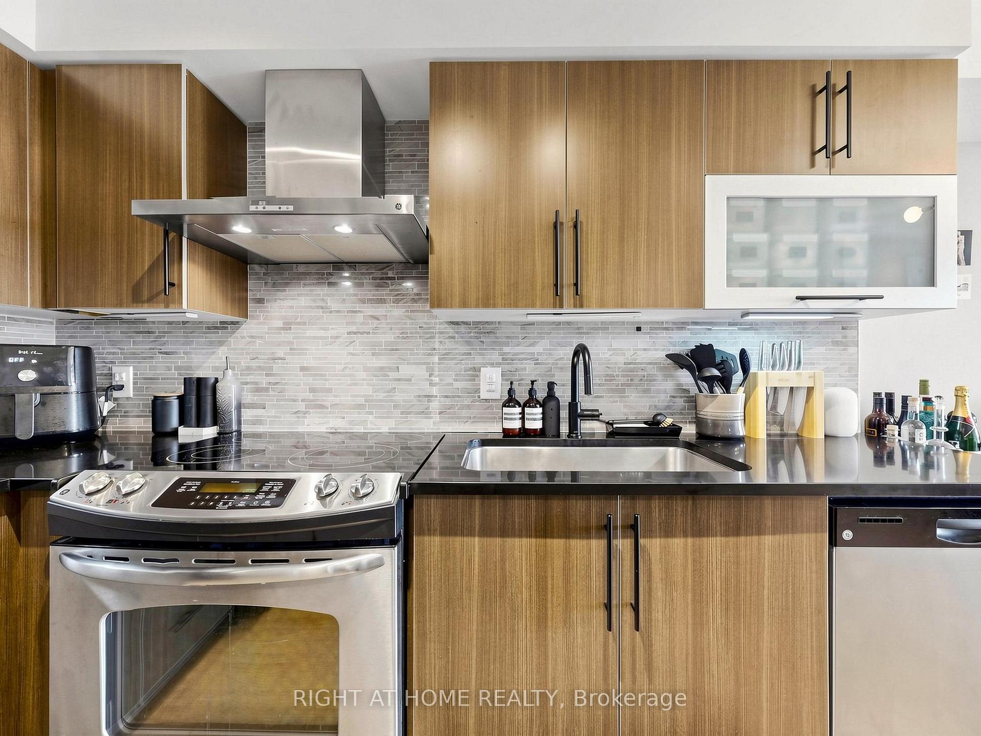 Photo 13 of Unit 1609, 1 Michael Power Place, Etobicoke, Islington-City Centre West — HOMEH