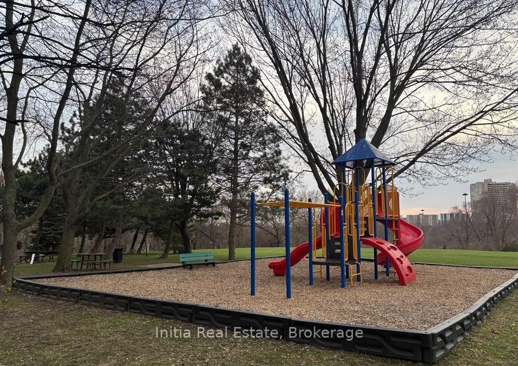 Photo 8 of Unit 1508, 15 Vicora Linkway Way, Toronto, Flemingdon Park — HOMEH