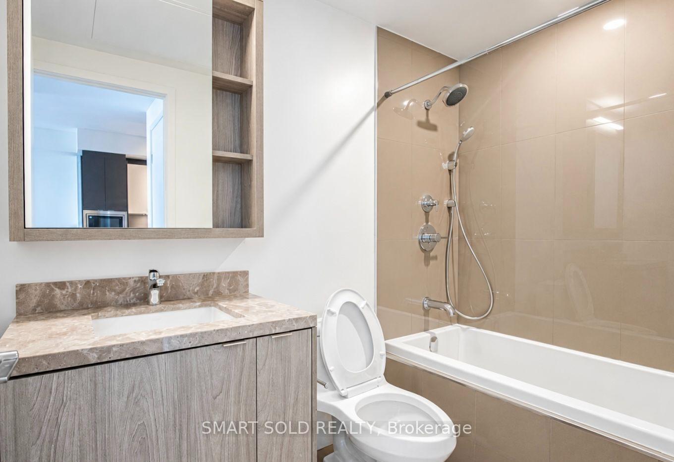 Photo 5 of Unit 907, 115 Blue Jays Way, Toronto, Waterfront Communities — HOMEH
