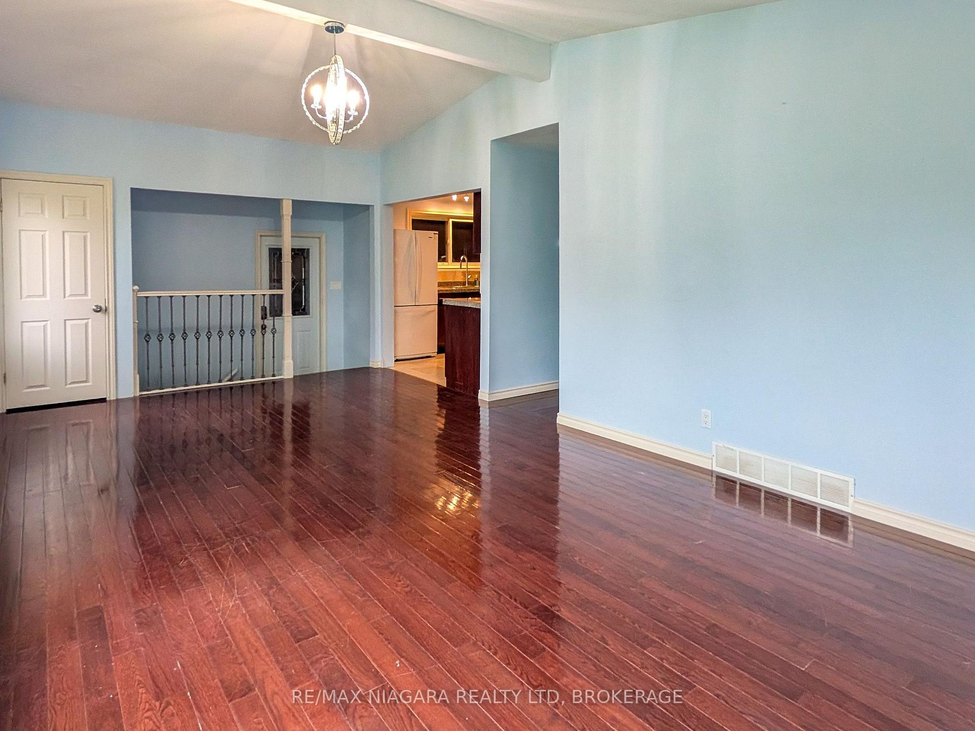 Photo 2 of 6122 Mayfair Drive, Niagara Falls, Church's Lane — HOMEH