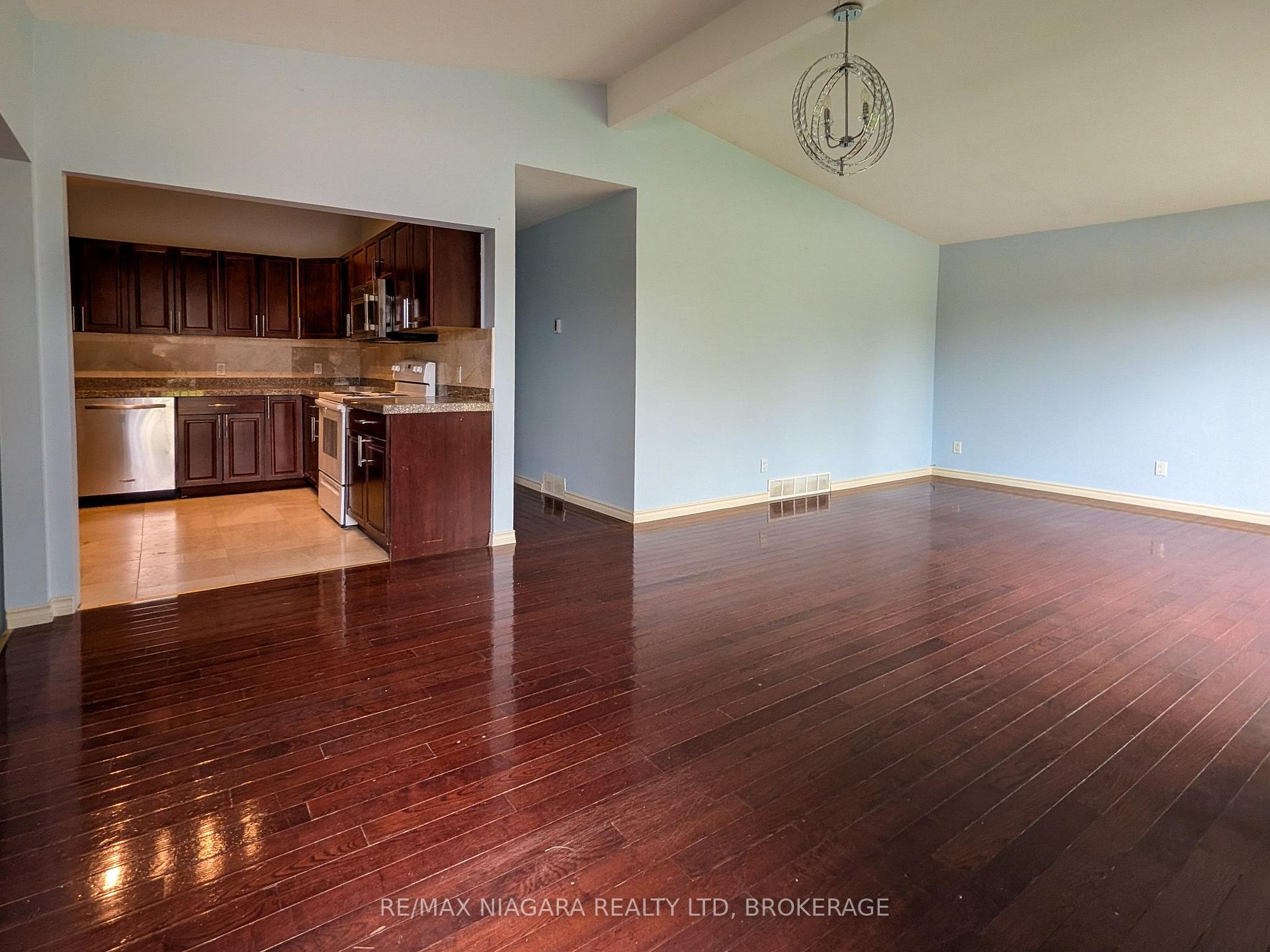 Photo 6 of 6122 Mayfair Drive, Niagara Falls, Church's Lane — HOMEH