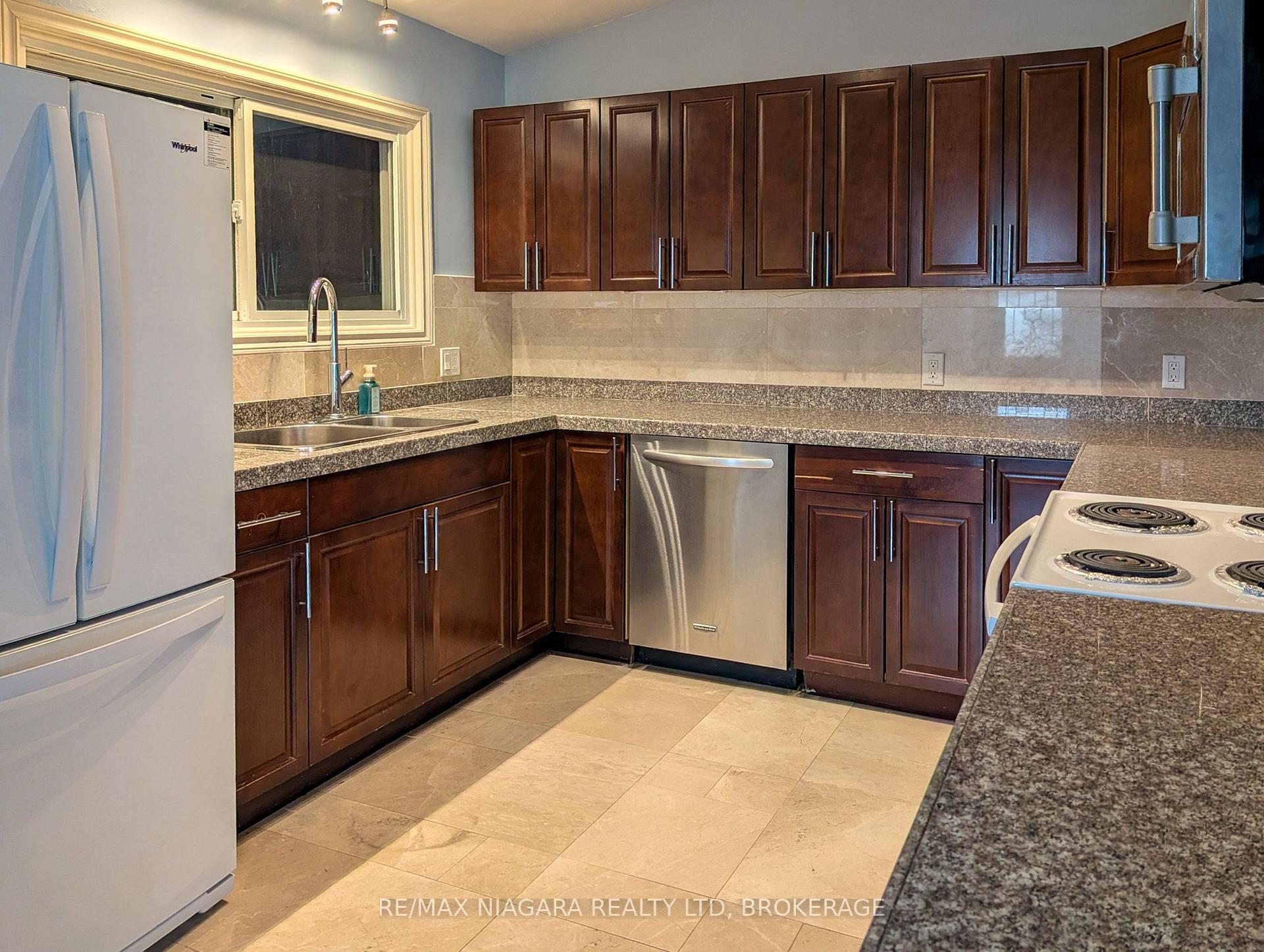 Photo 9 of 6122 Mayfair Drive, Niagara Falls, Church's Lane — HOMEH