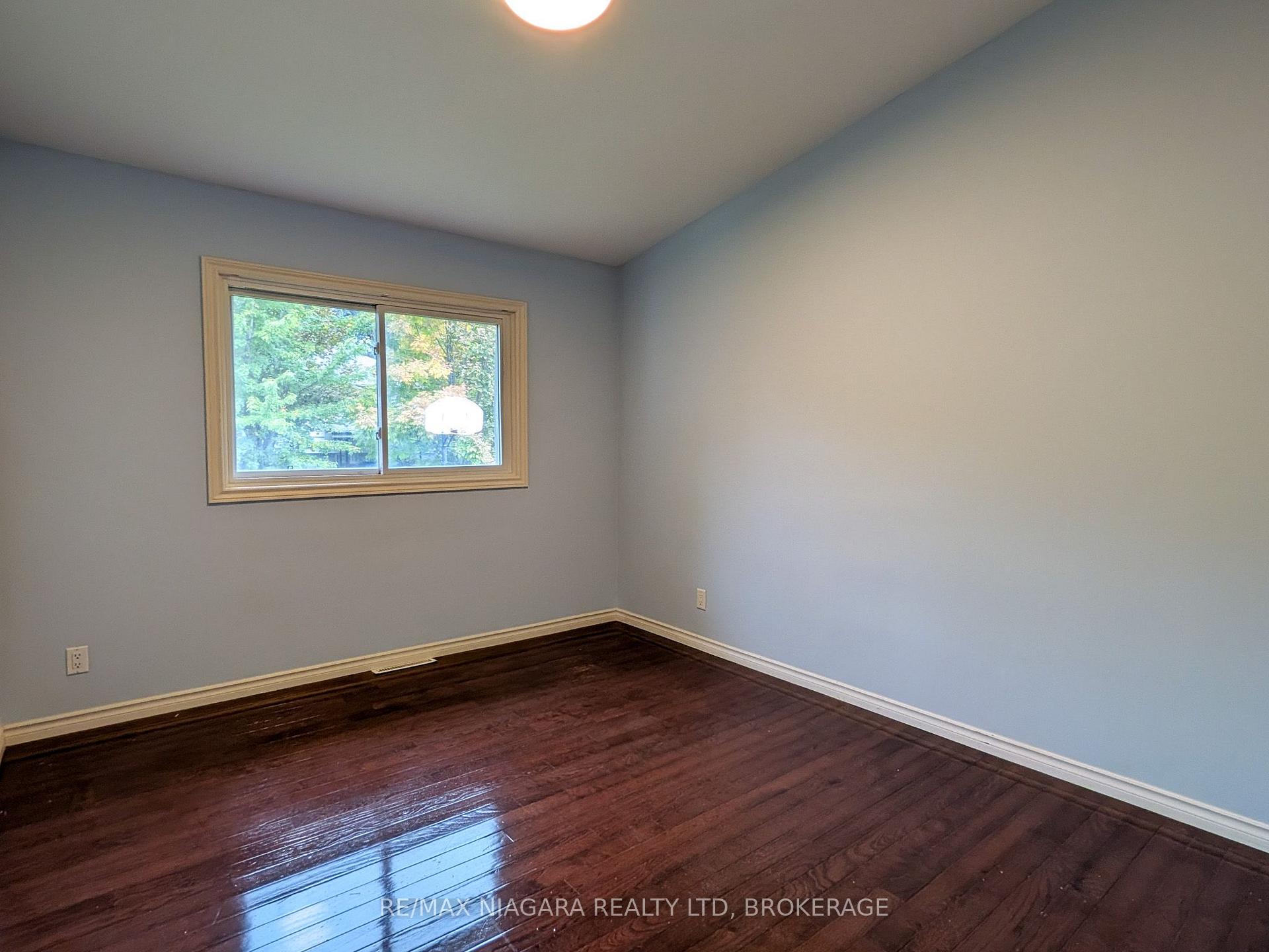 Photo 10 of 6122 Mayfair Drive, Niagara Falls, Church's Lane — HOMEH