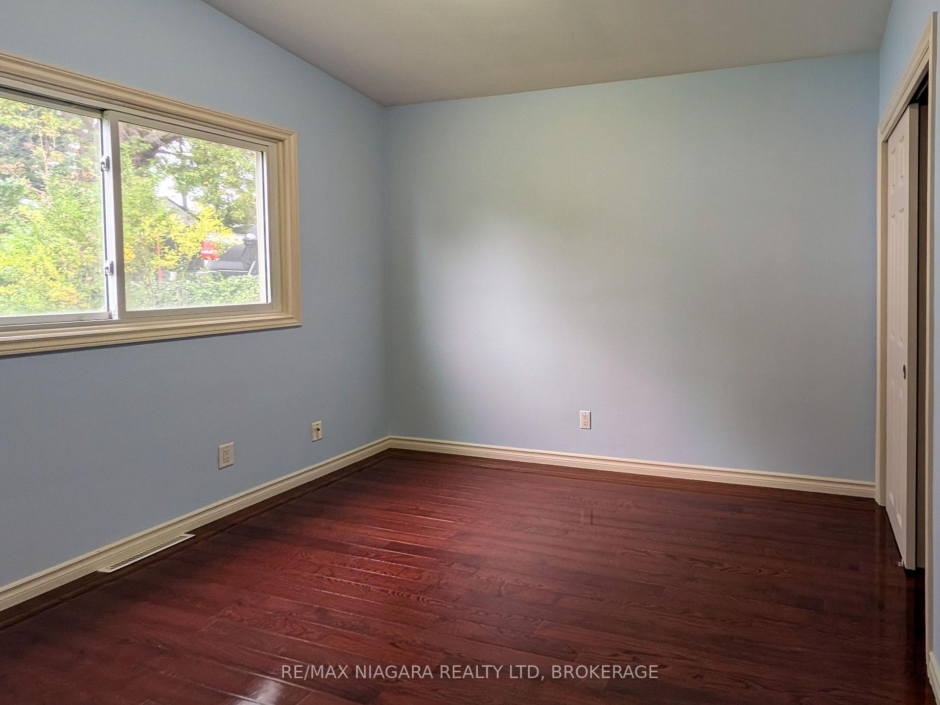 Photo 14 of 6122 Mayfair Drive, Niagara Falls, Church's Lane — HOMEH