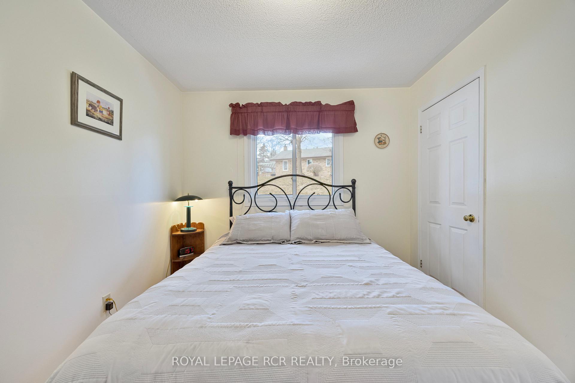 Photo 37 of 3 Henry Street, Amaranth, Rural Amaranth — HOMEH