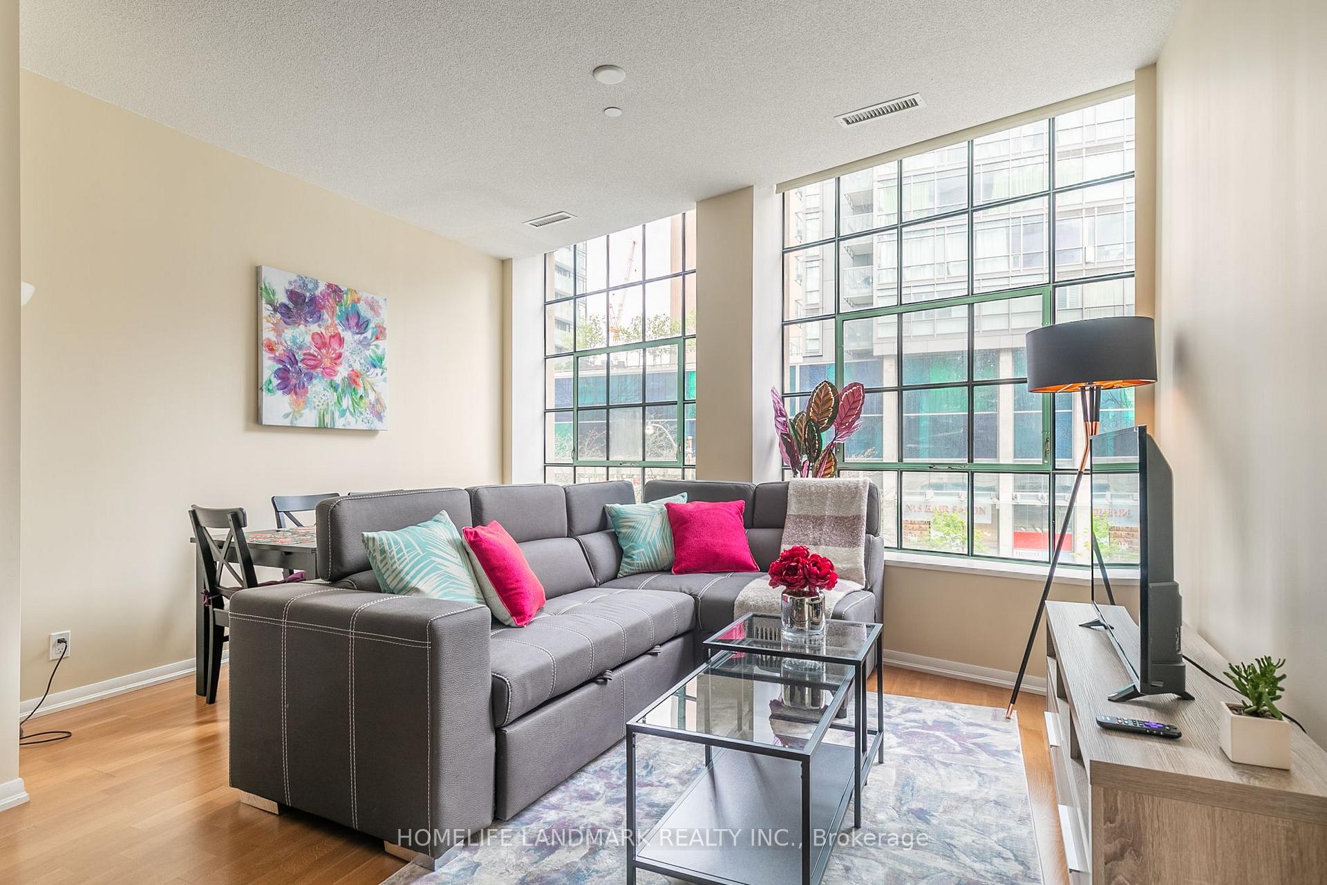 Photo 3 of Unit 204, 832 Bay Street, Toronto, Bay Street Corridor — HOMEH