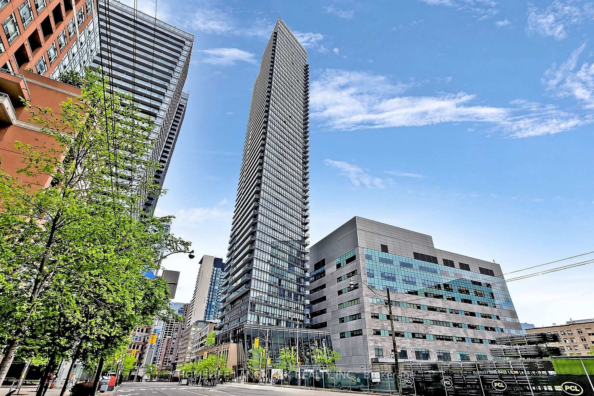 Photo 2 of Unit 204, 832 Bay Street, Toronto, Bay Street Corridor — HOMEH
