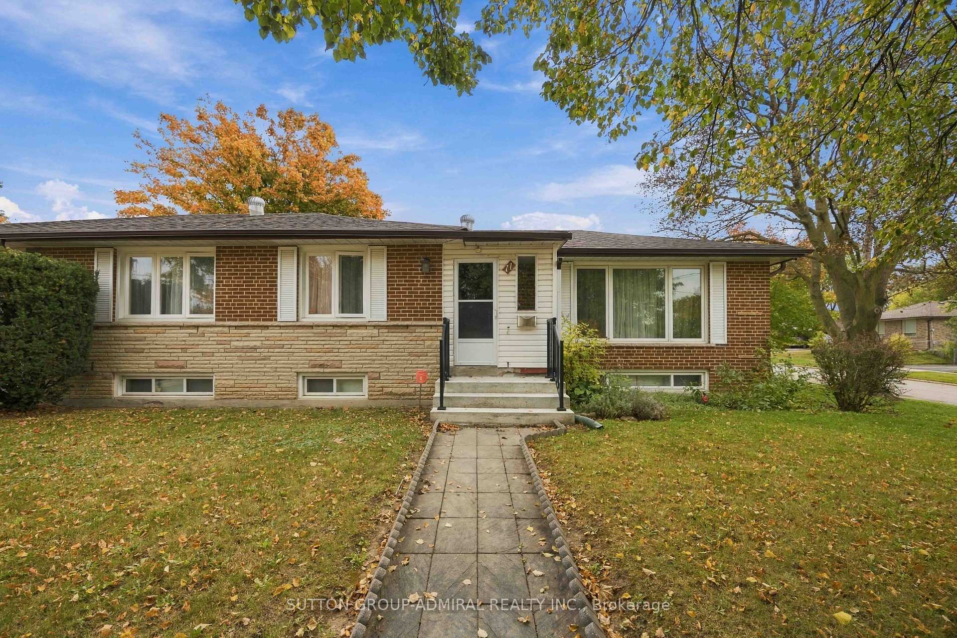 Photo 2 of 11 Summerglade Drive, Scarborough, Agincourt South-Malvern West — HOMEH