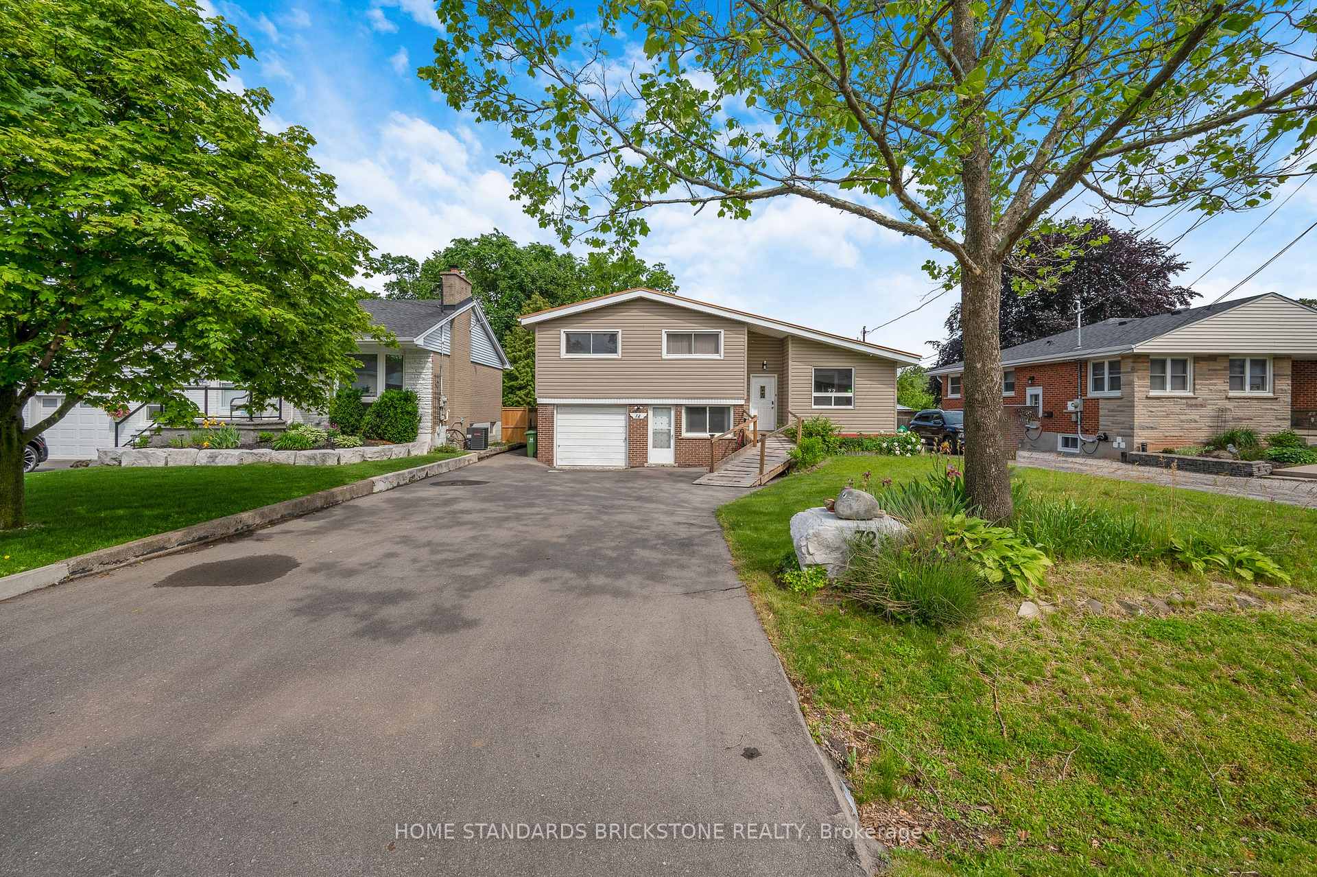 Photo of 72 Mountain Avenue N