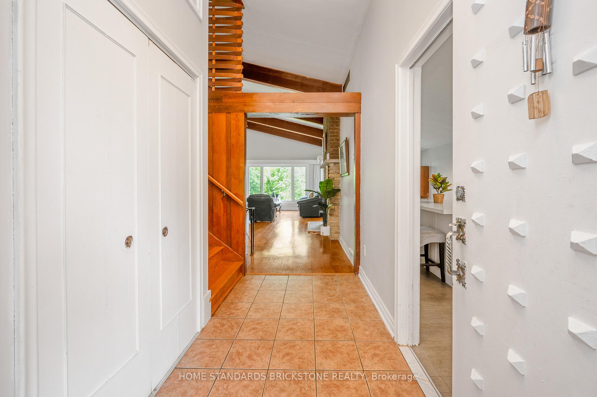 Photo 5 of 72 Mountain Avenue N, Hamilton, Stoney Creek — HOMEH