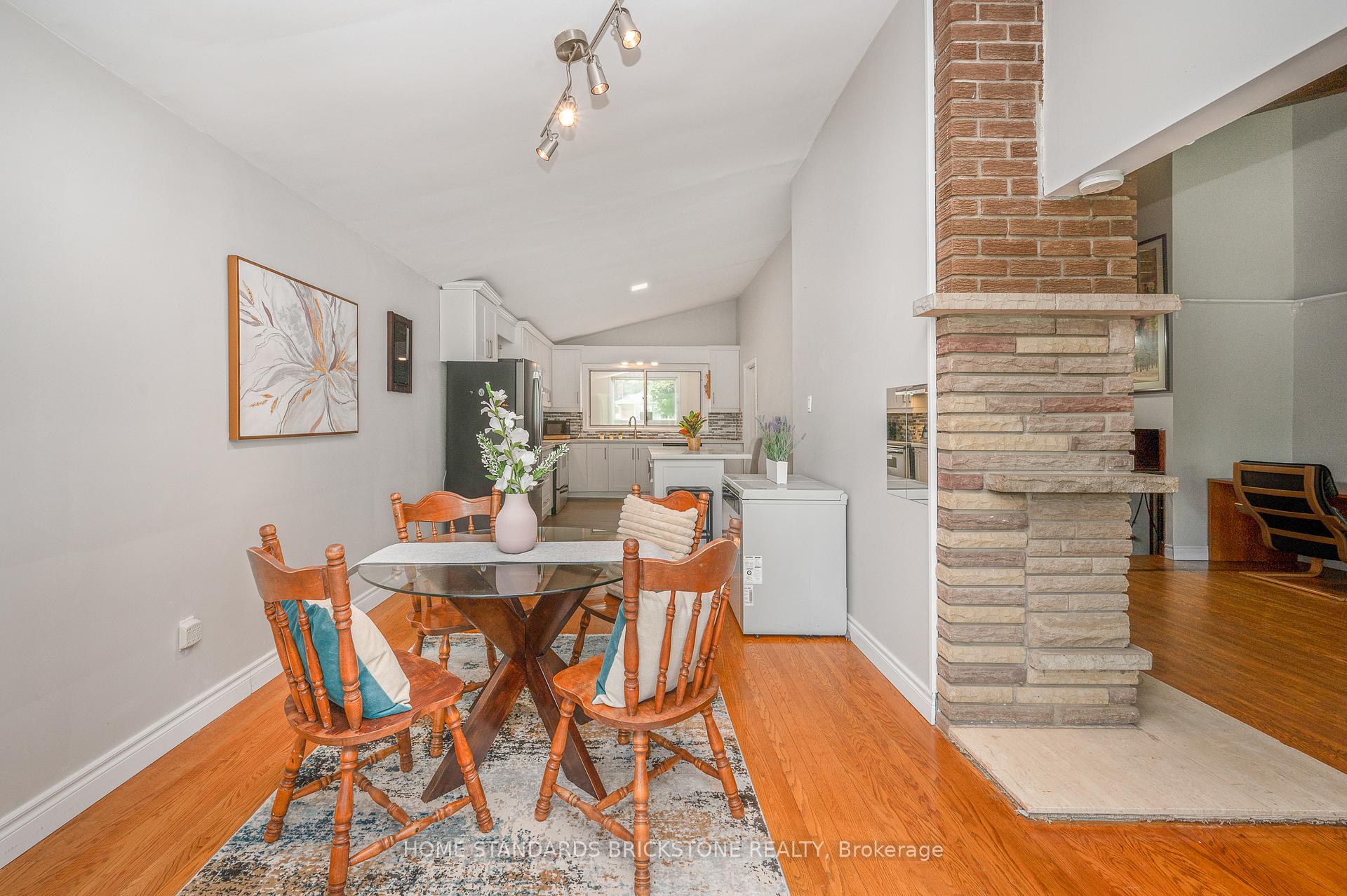 Photo 13 of 72 Mountain Avenue N, Hamilton, Stoney Creek — HOMEH