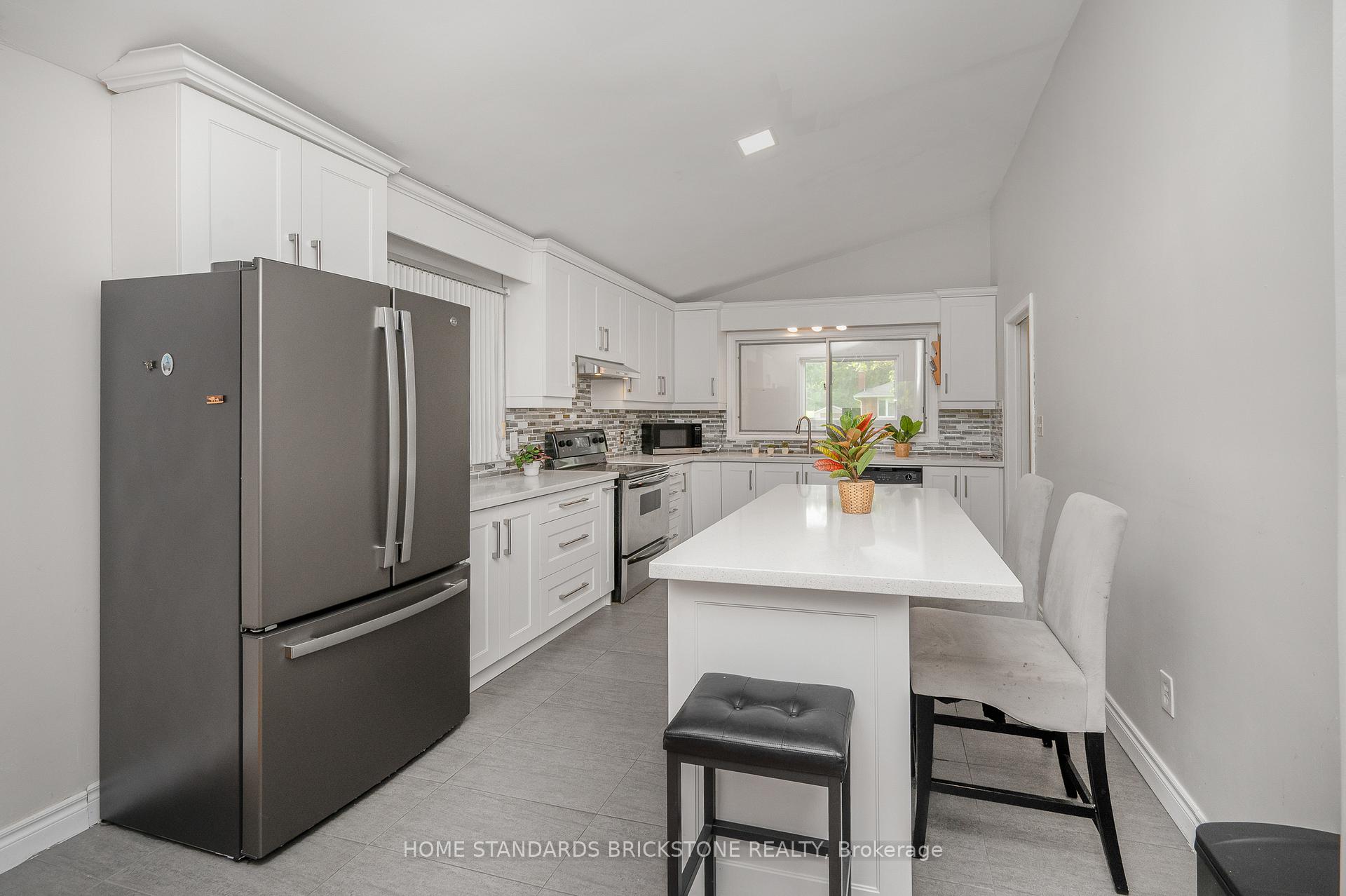 Photo 15 of 72 Mountain Avenue N, Hamilton, Stoney Creek — HOMEH