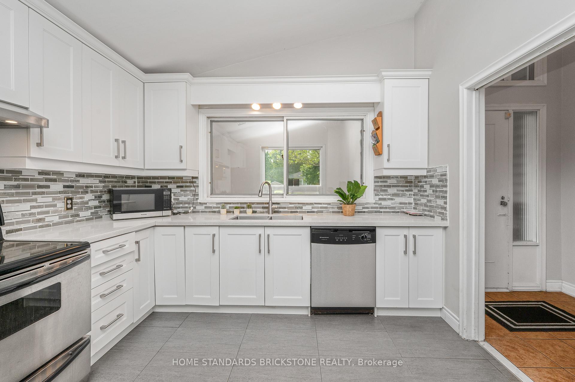 Photo 16 of 72 Mountain Avenue N, Hamilton, Stoney Creek — HOMEH