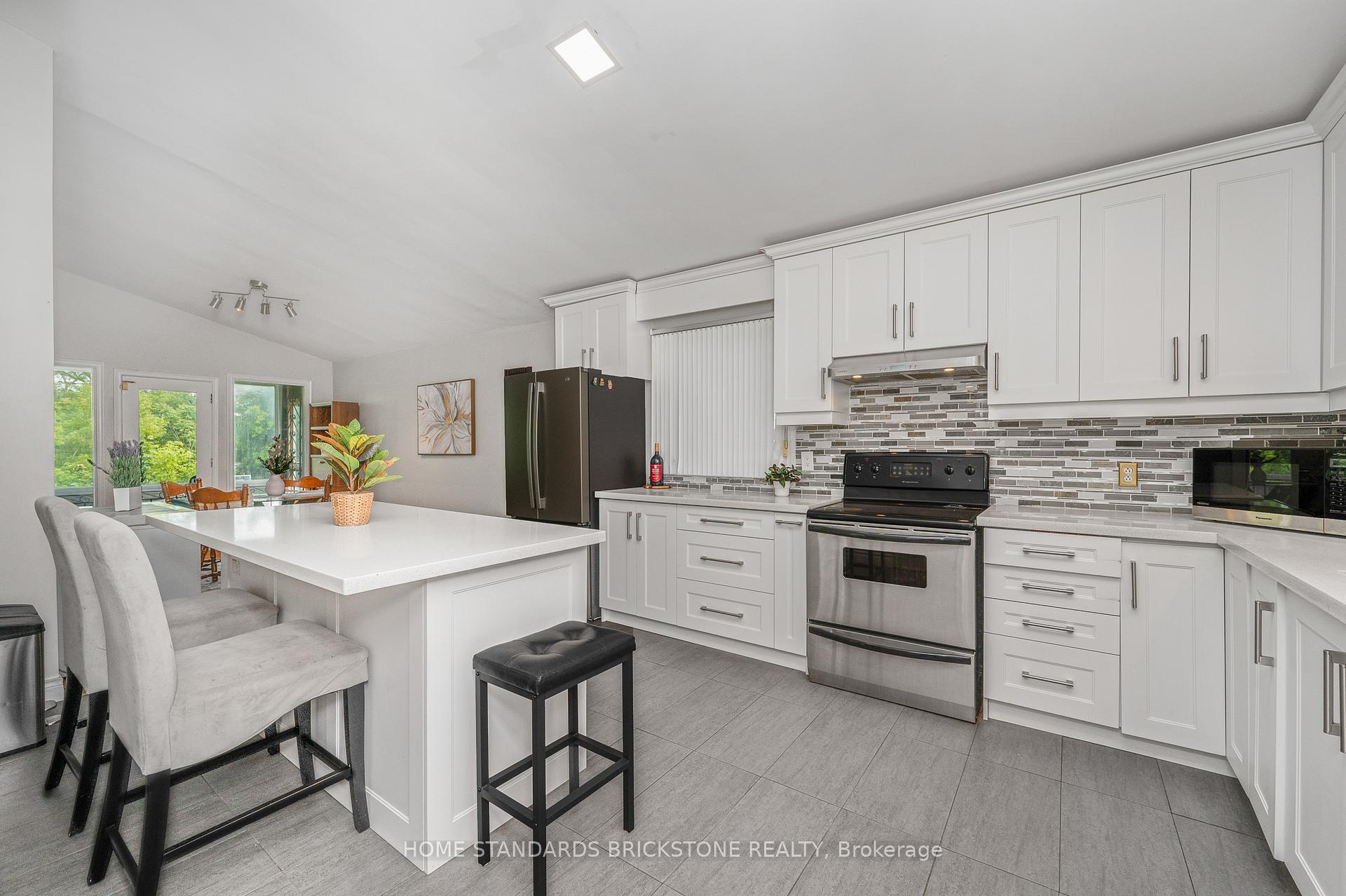 Photo 17 of 72 Mountain Avenue N, Hamilton, Stoney Creek — HOMEH