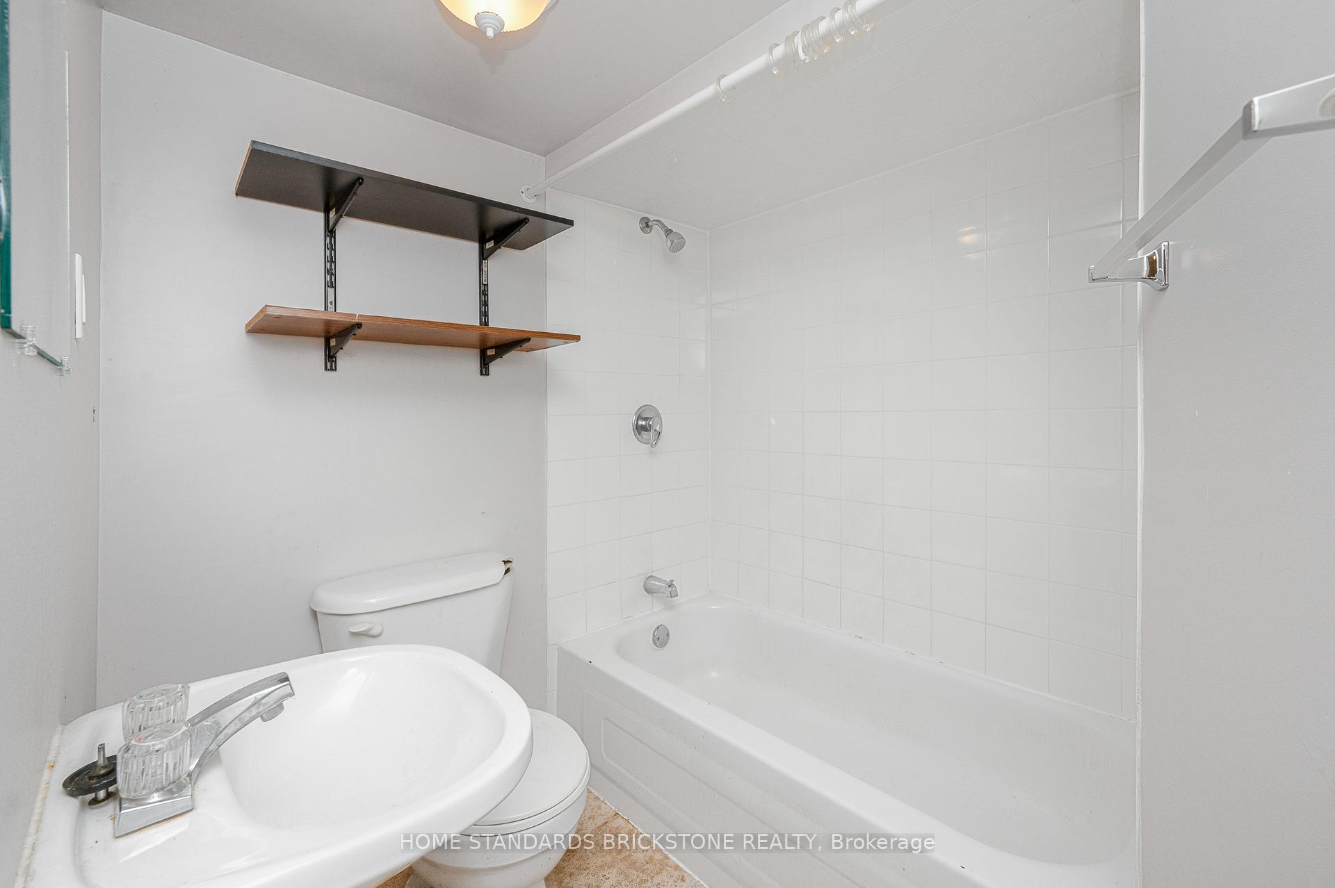 Photo 35 of 72 Mountain Avenue N, Hamilton, Stoney Creek — HOMEH