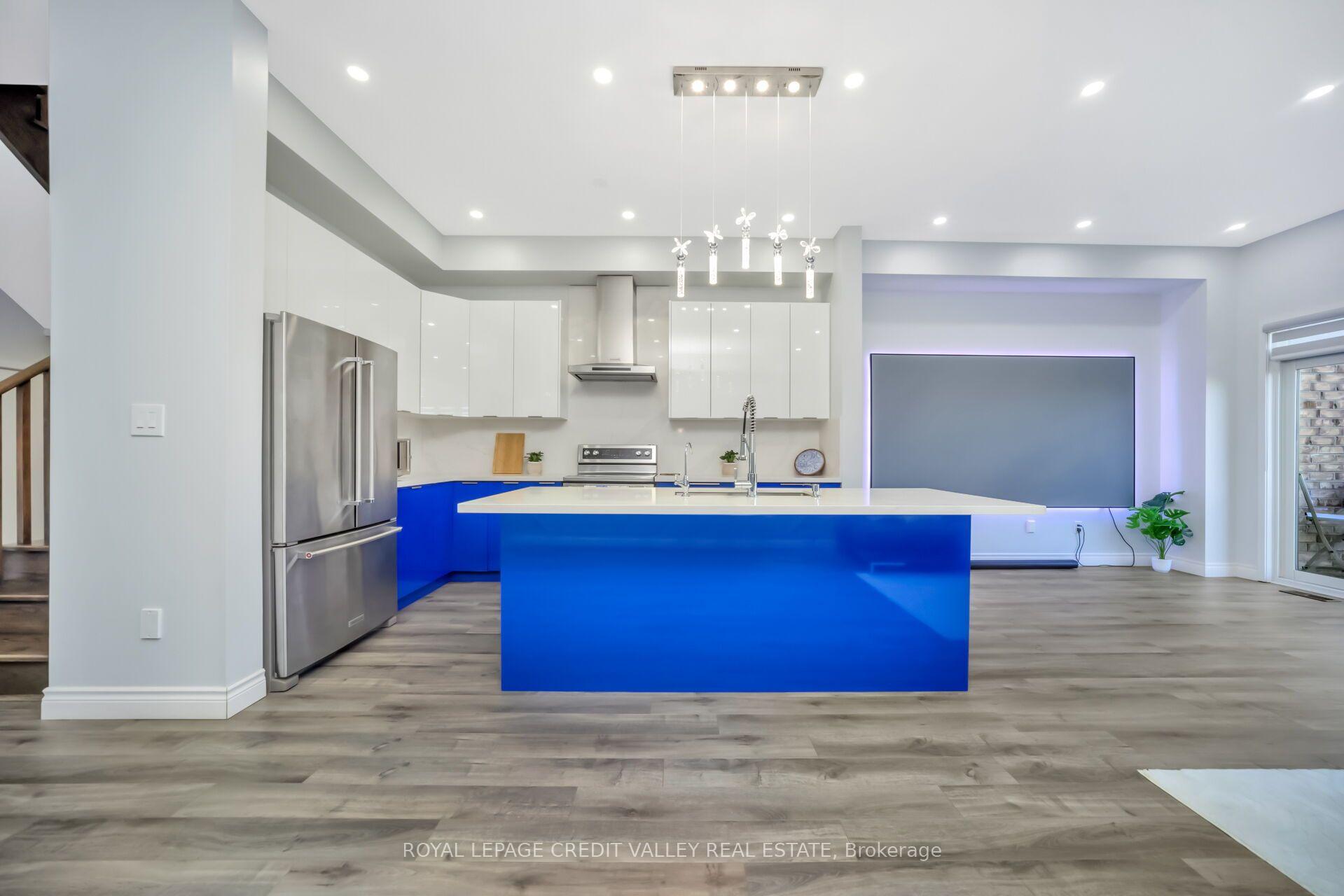 Photo 14 of 336 Elyse Court, Aurora, Bayview Northeast — HOMEH