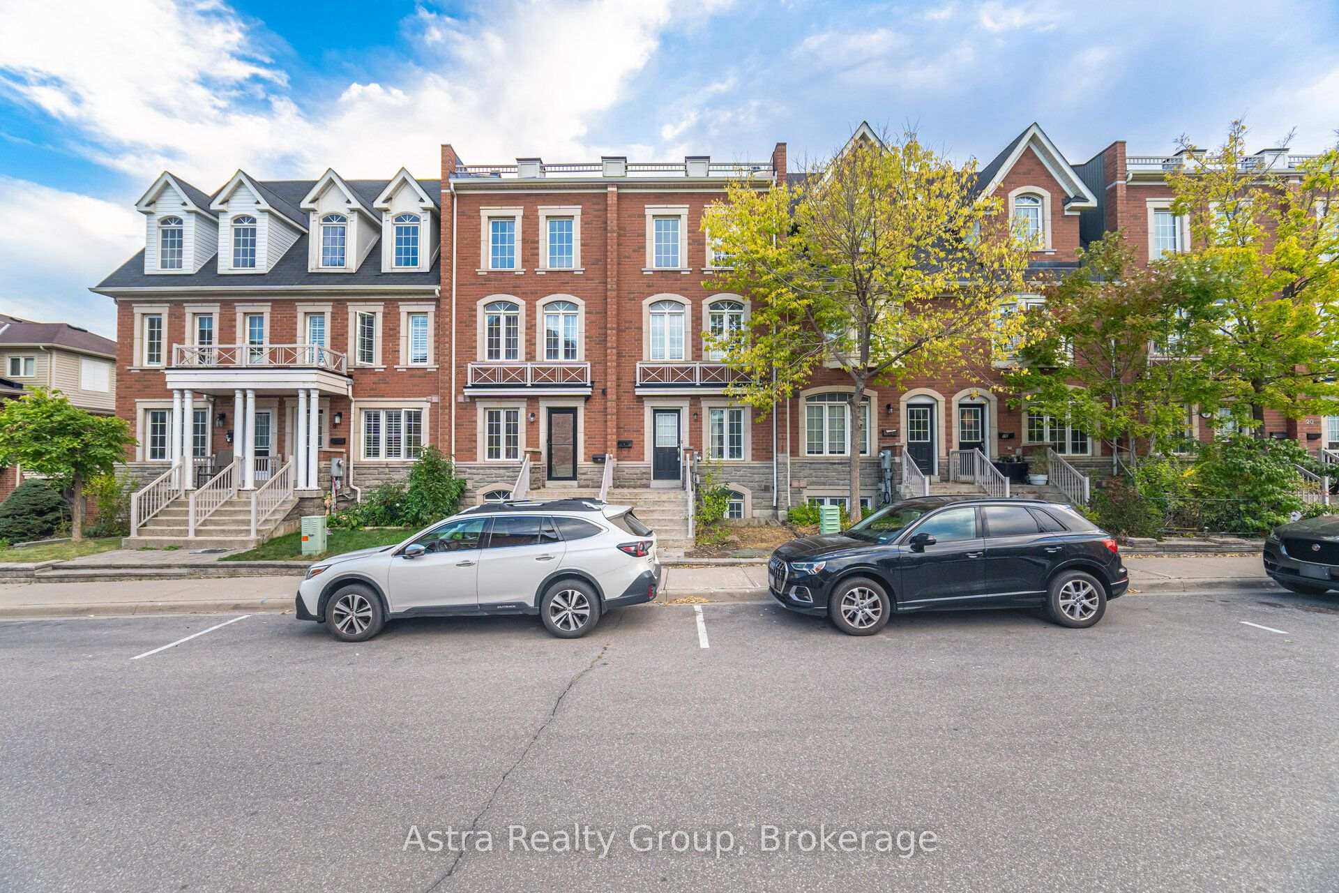 Photo 2 of 12 Odoardo Di Santo Circle, North York, Downsview-Roding-CFB — HOMEH
