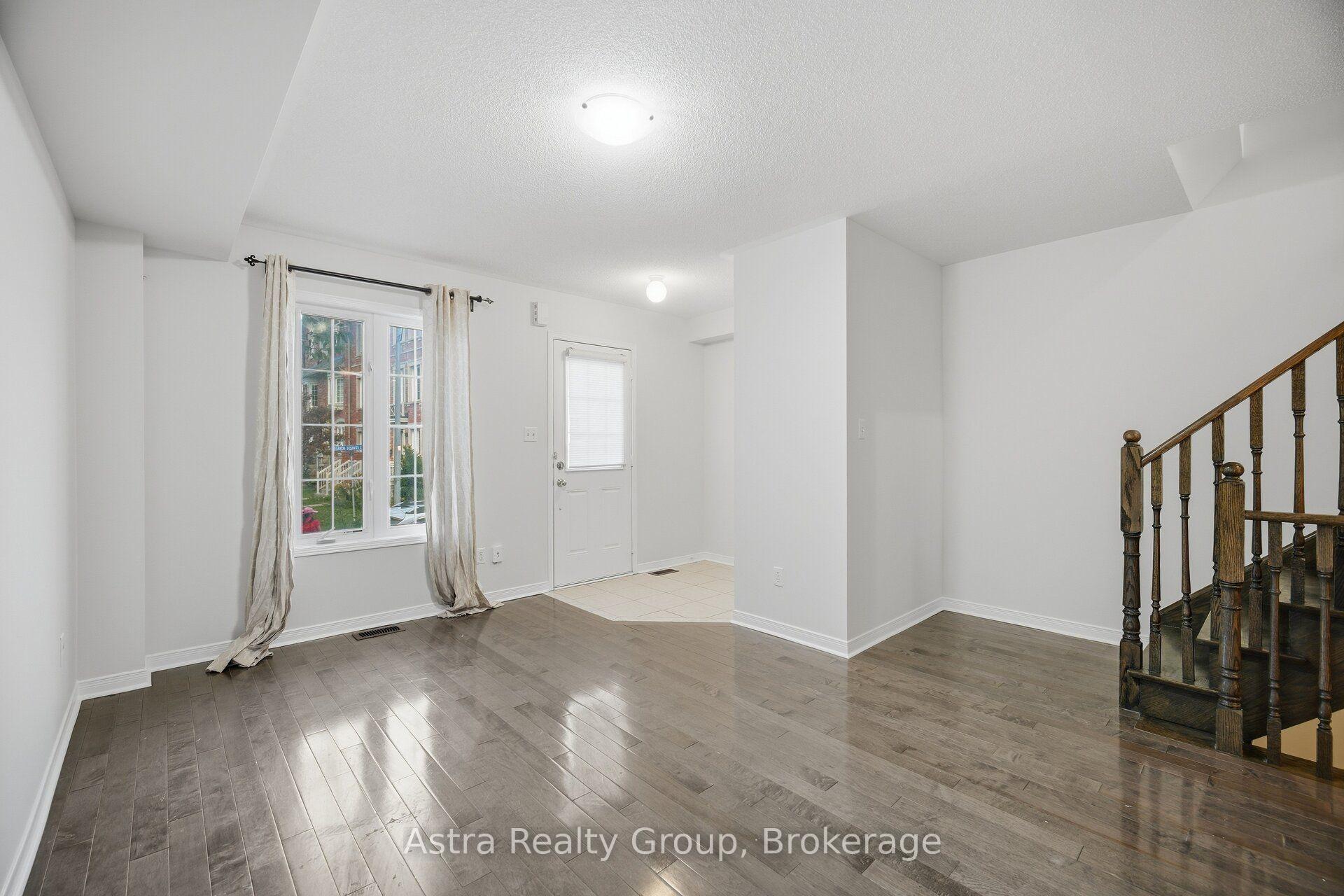 Photo 4 of 12 Odoardo Di Santo Circle, North York, Downsview-Roding-CFB — HOMEH