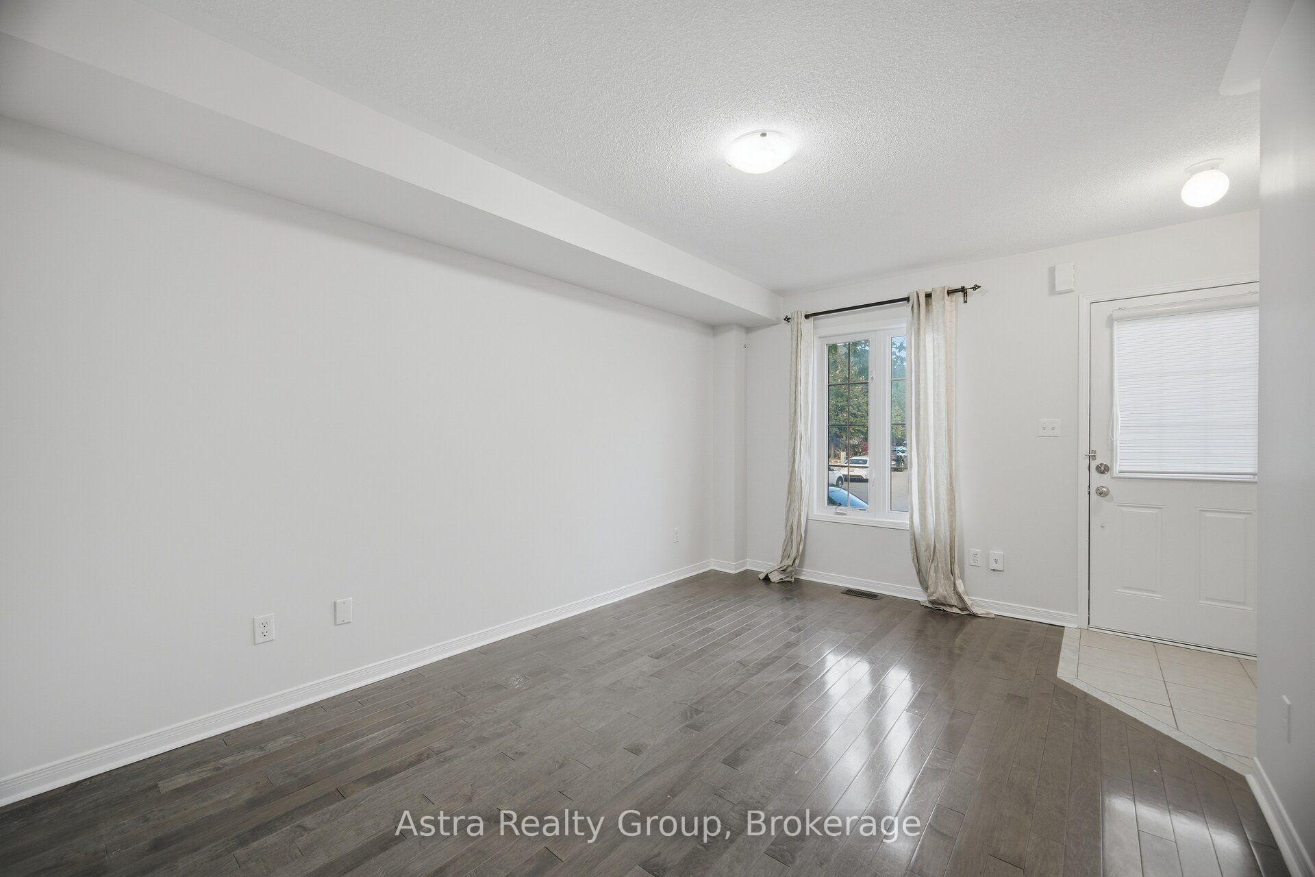 Photo 6 of 12 Odoardo Di Santo Circle, North York, Downsview-Roding-CFB — HOMEH