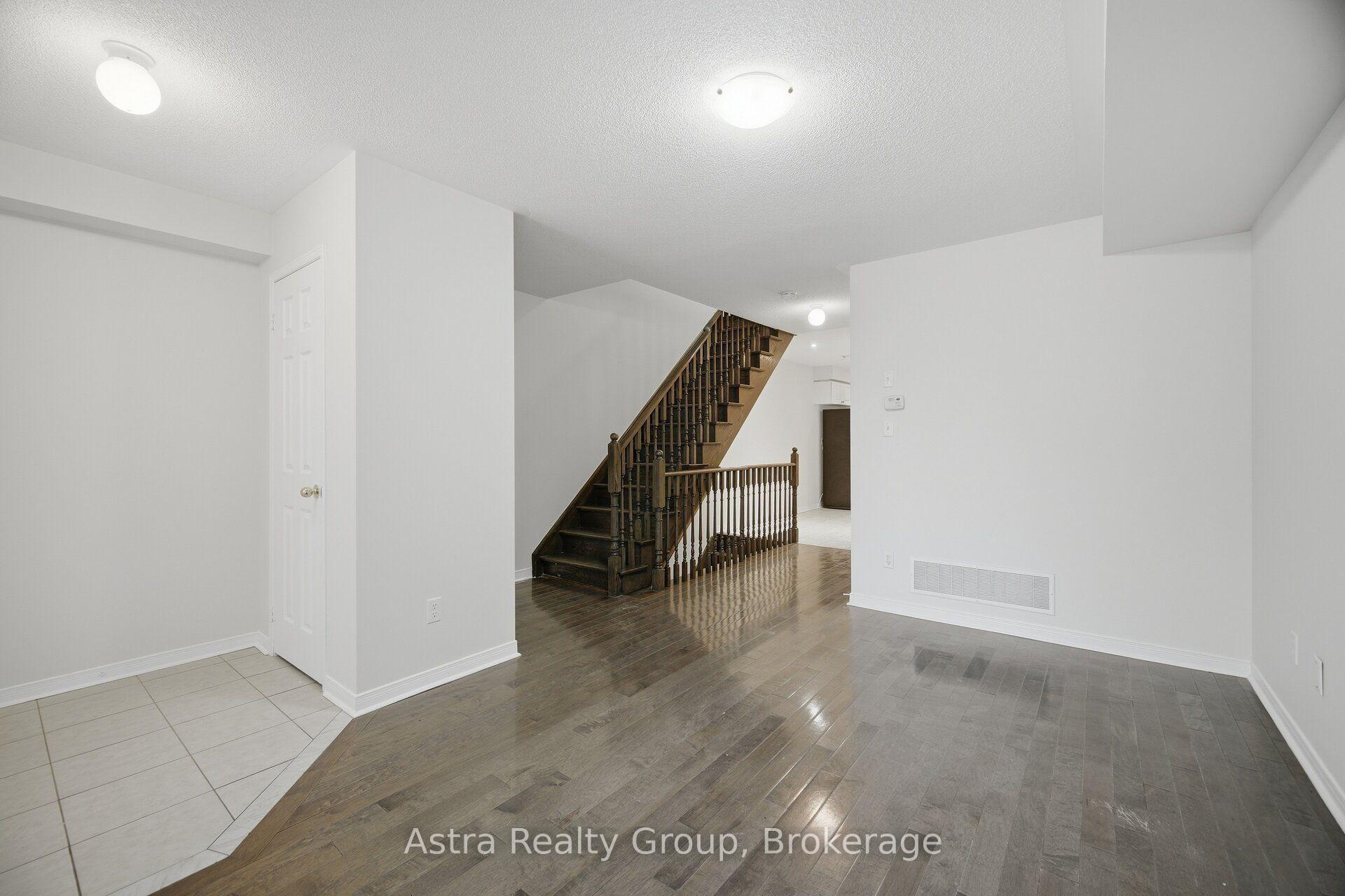 Photo 8 of 12 Odoardo Di Santo Circle, North York, Downsview-Roding-CFB — HOMEH
