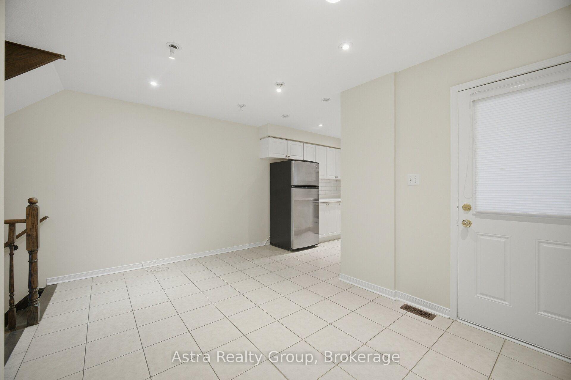 Photo 9 of 12 Odoardo Di Santo Circle, North York, Downsview-Roding-CFB — HOMEH