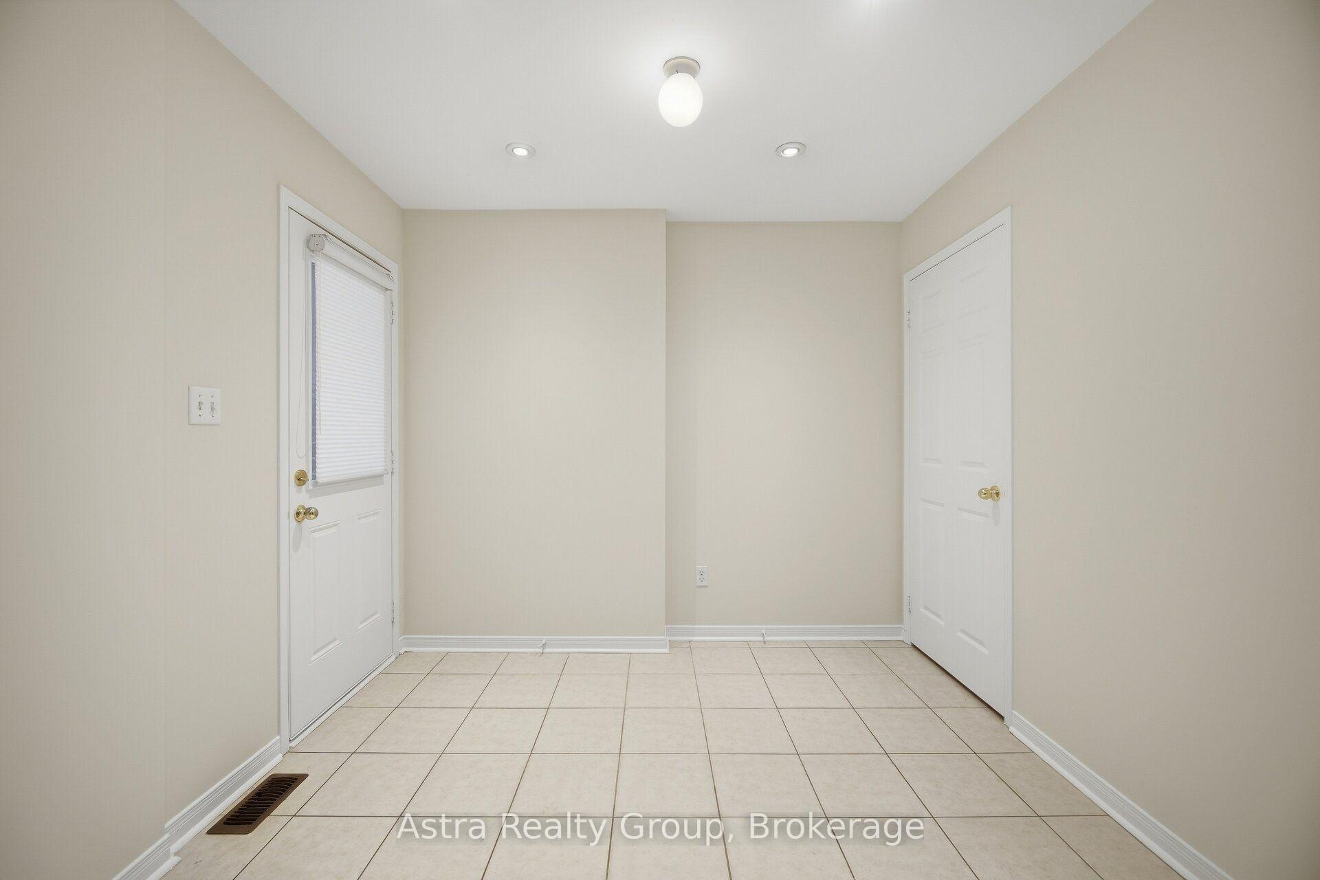 Photo 14 of 12 Odoardo Di Santo Circle, North York, Downsview-Roding-CFB — HOMEH