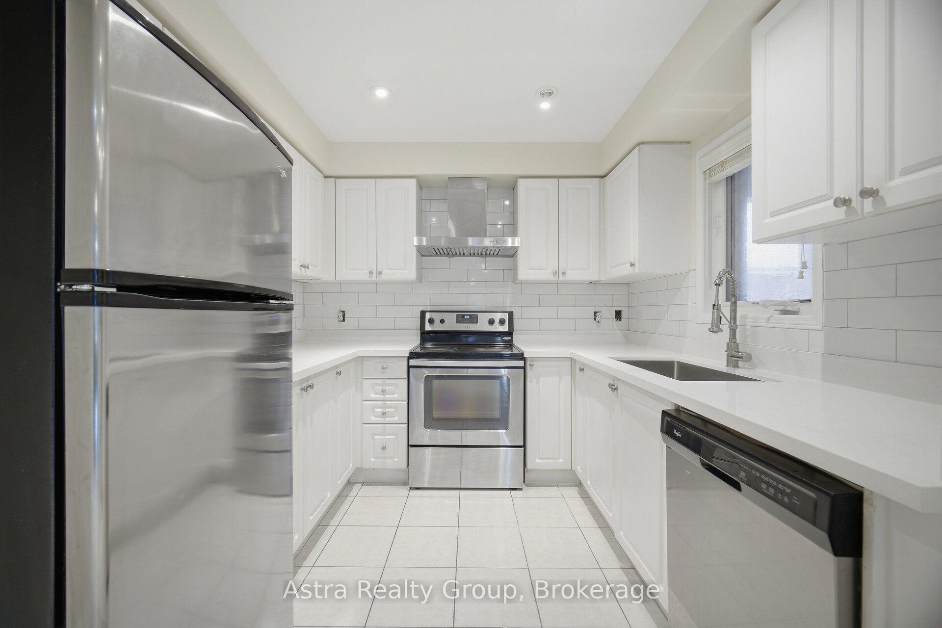 Photo 15 of 12 Odoardo Di Santo Circle, North York, Downsview-Roding-CFB — HOMEH