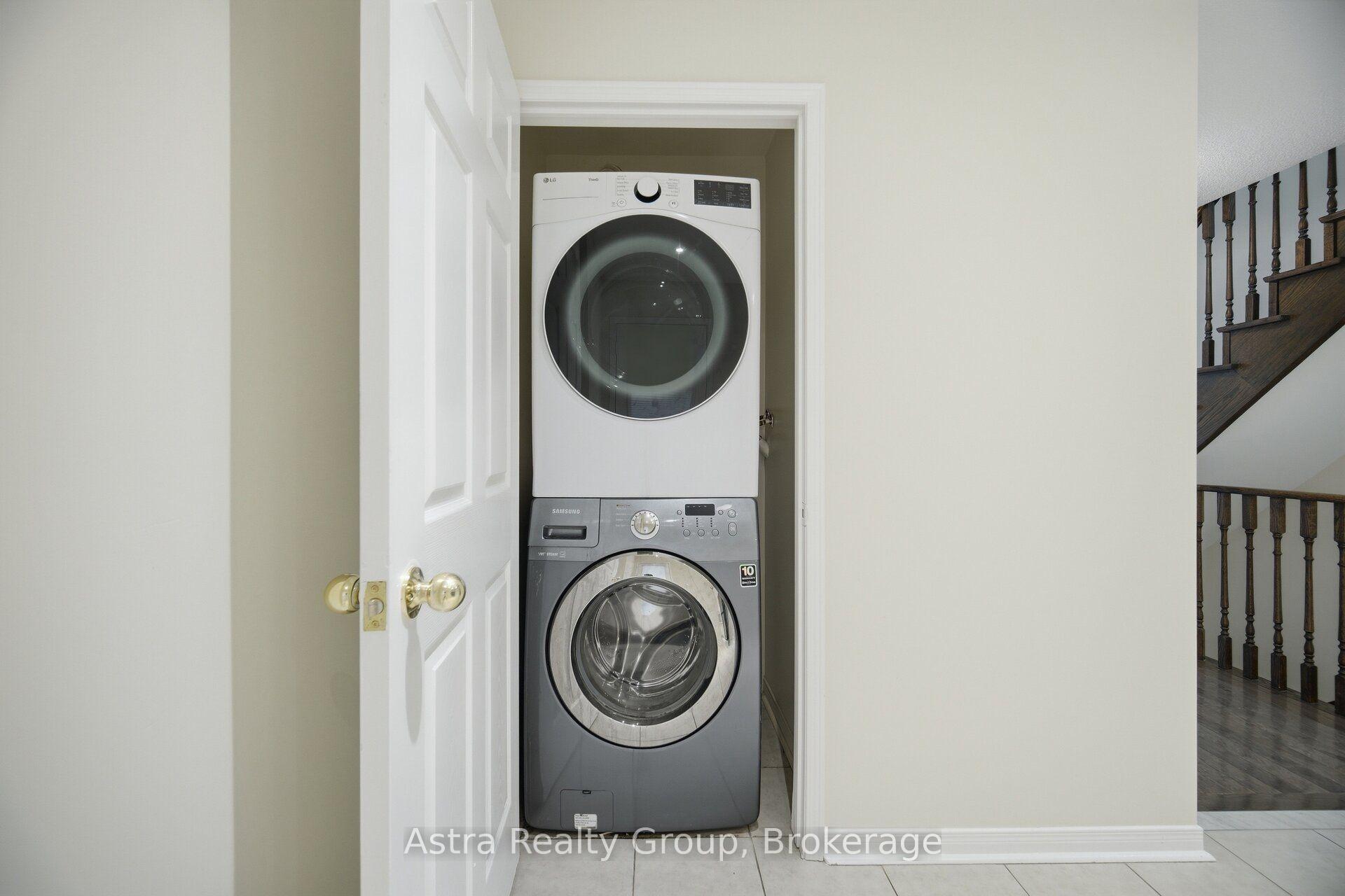 Photo 16 of 12 Odoardo Di Santo Circle, North York, Downsview-Roding-CFB — HOMEH