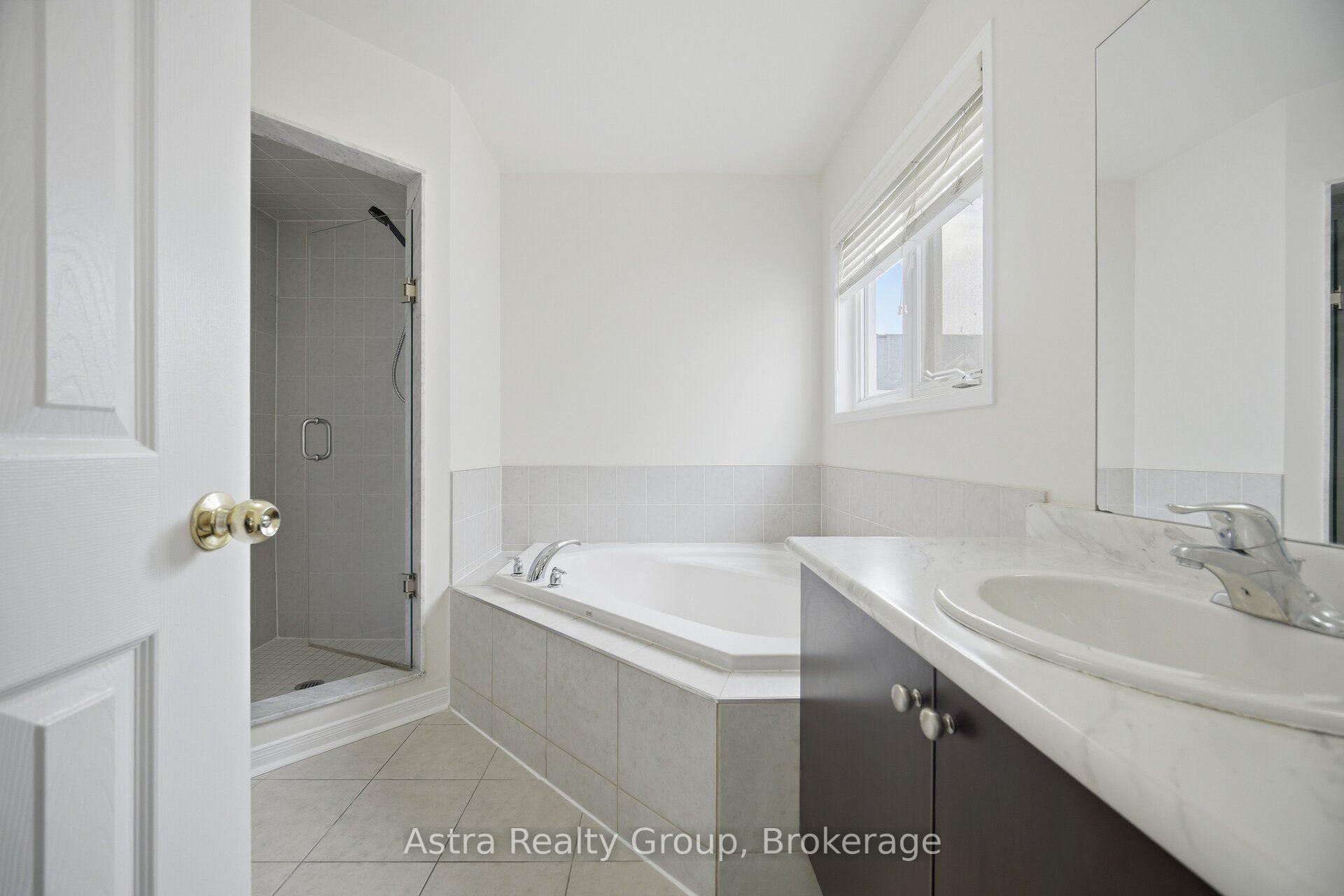 Photo 37 of 12 Odoardo Di Santo Circle, North York, Downsview-Roding-CFB — HOMEH