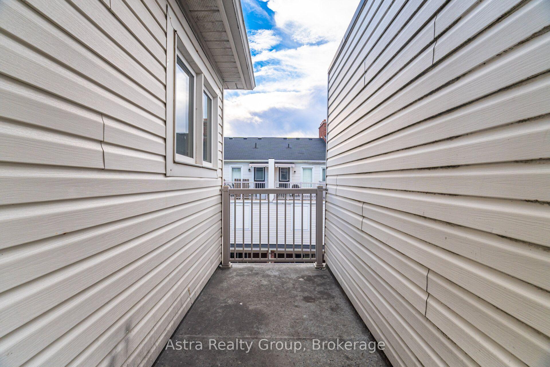 Photo 40 of 12 Odoardo Di Santo Circle, North York, Downsview-Roding-CFB — HOMEH