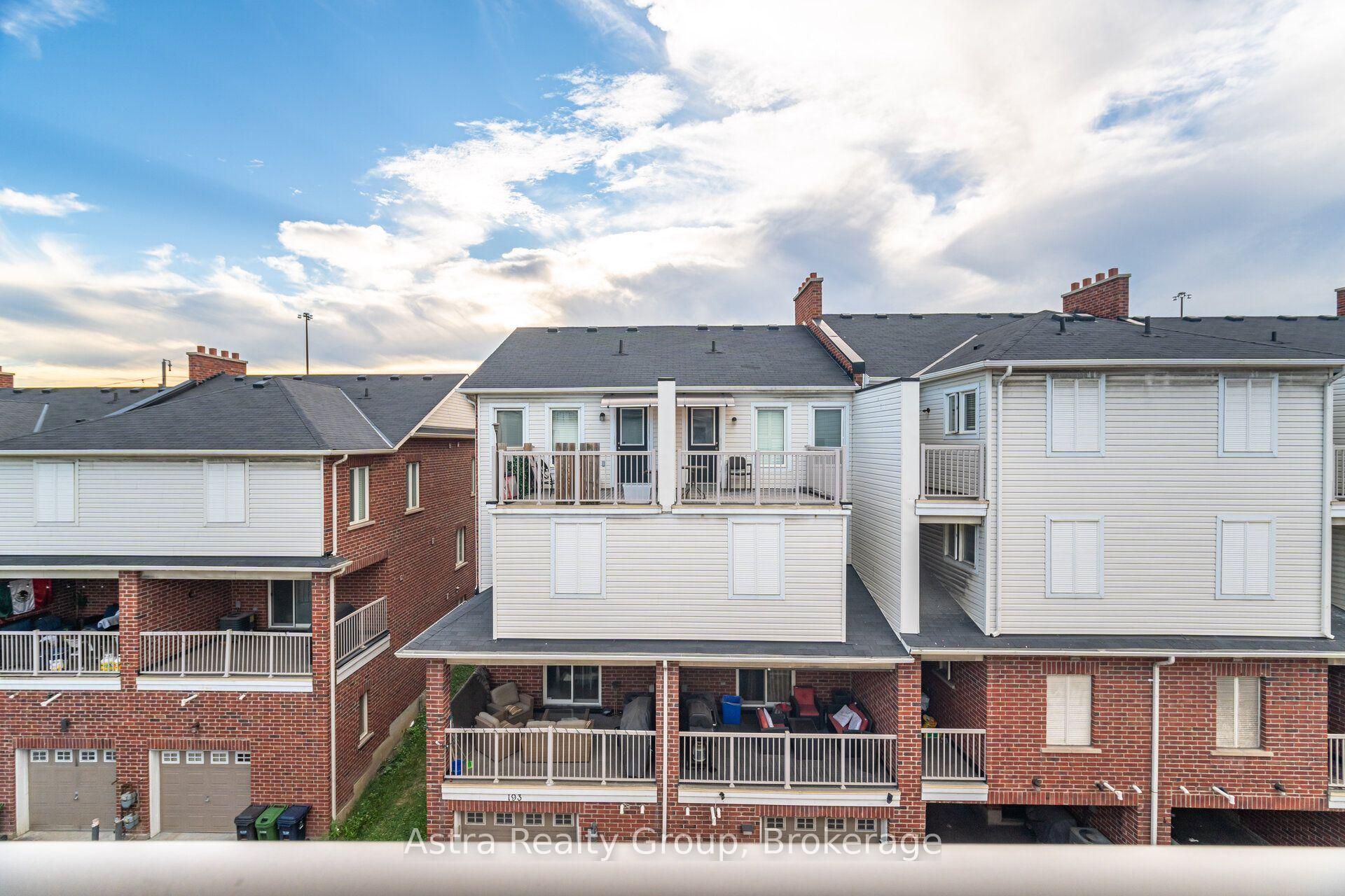 Photo 41 of 12 Odoardo Di Santo Circle, North York, Downsview-Roding-CFB — HOMEH