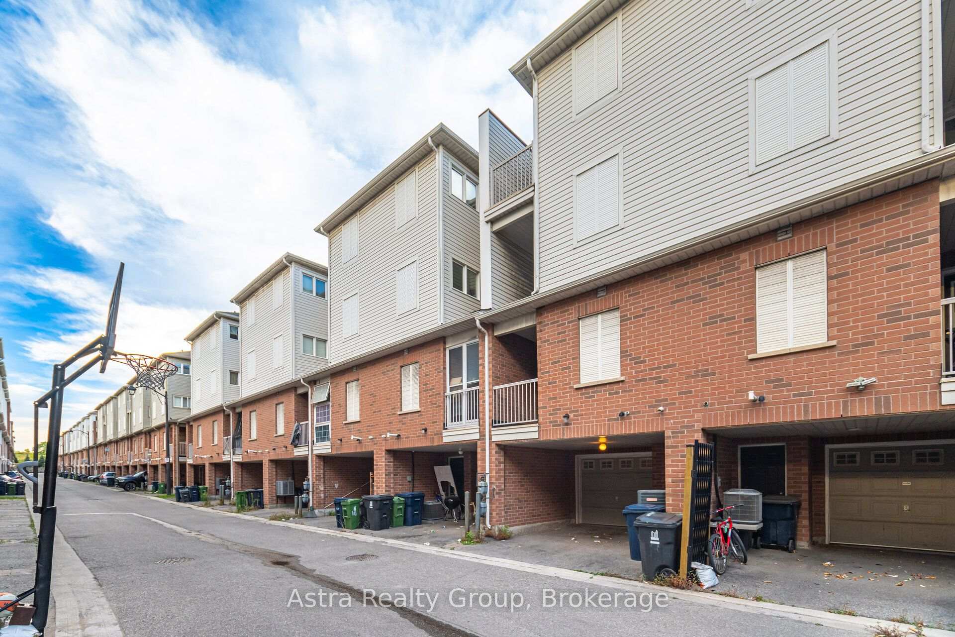Photo 49 of 12 Odoardo Di Santo Circle, North York, Downsview-Roding-CFB — HOMEH