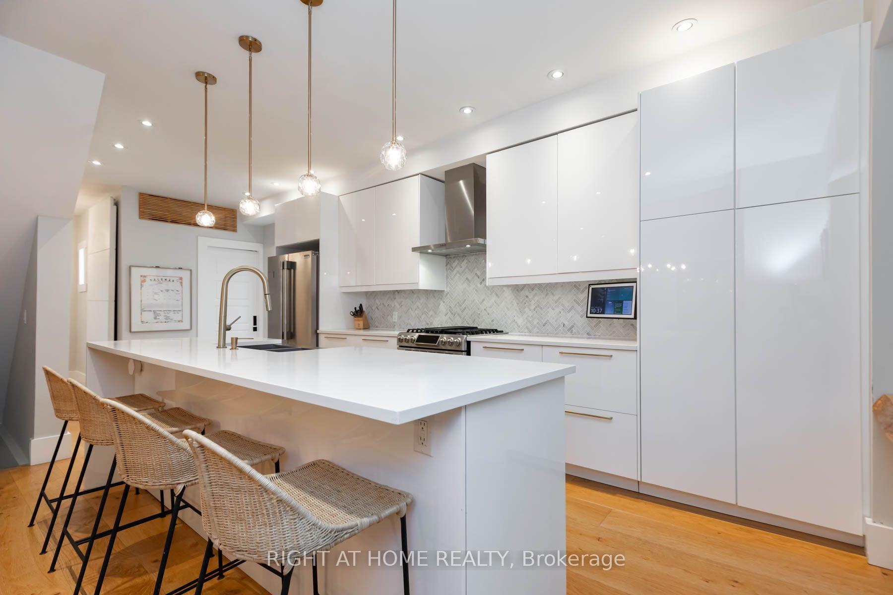 Photo 8 of 16 Pine Crescent, Toronto, The Beaches — HOMEH