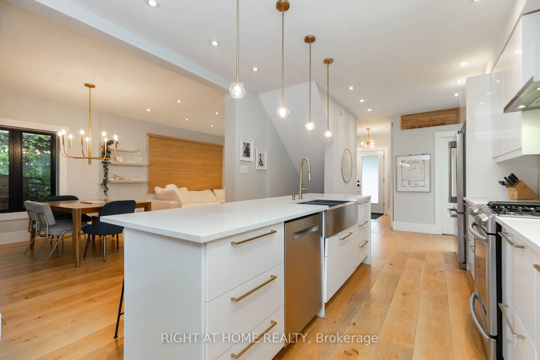 Photo 10 of 16 Pine Crescent, Toronto, The Beaches — HOMEH