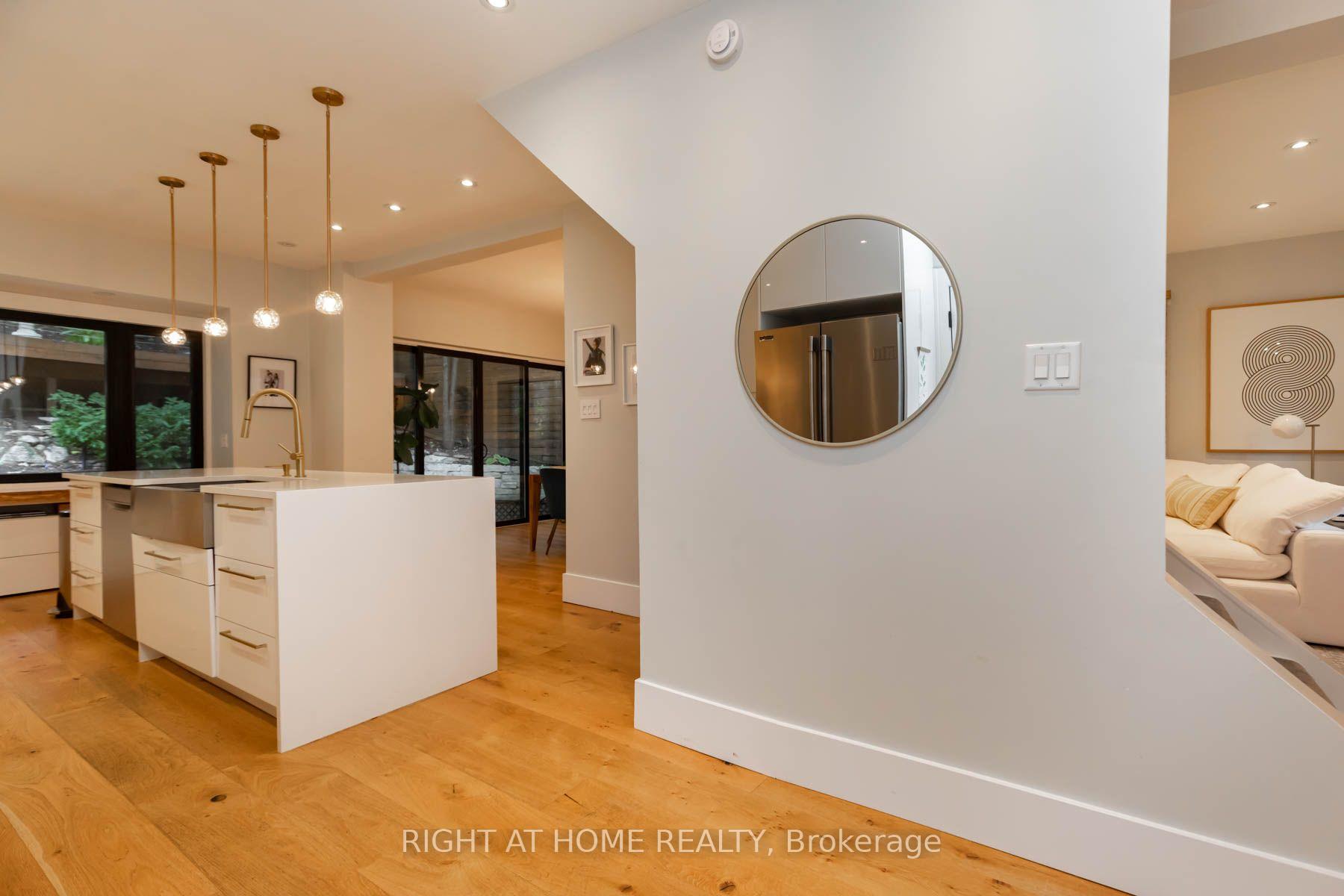 Photo 14 of 16 Pine Crescent, Toronto, The Beaches — HOMEH